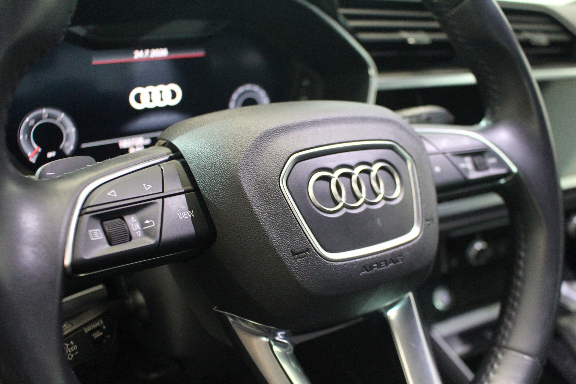 AUDI Q3 2.0 40 TDI Advanced quattro S-Tronic-image-13