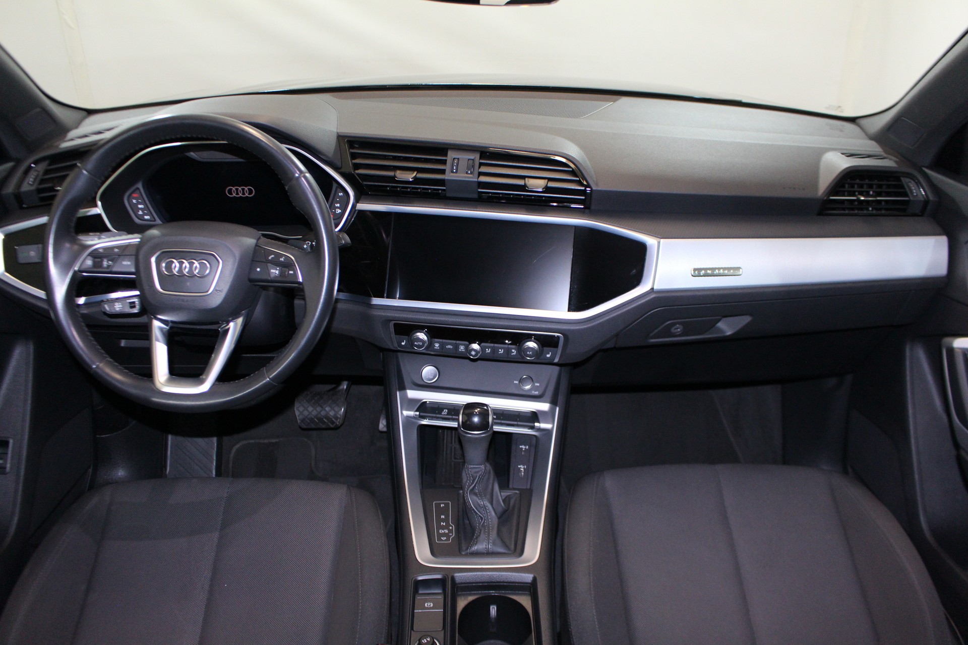 AUDI Q3 2.0 40 TDI Advanced quattro S-Tronic-image-12