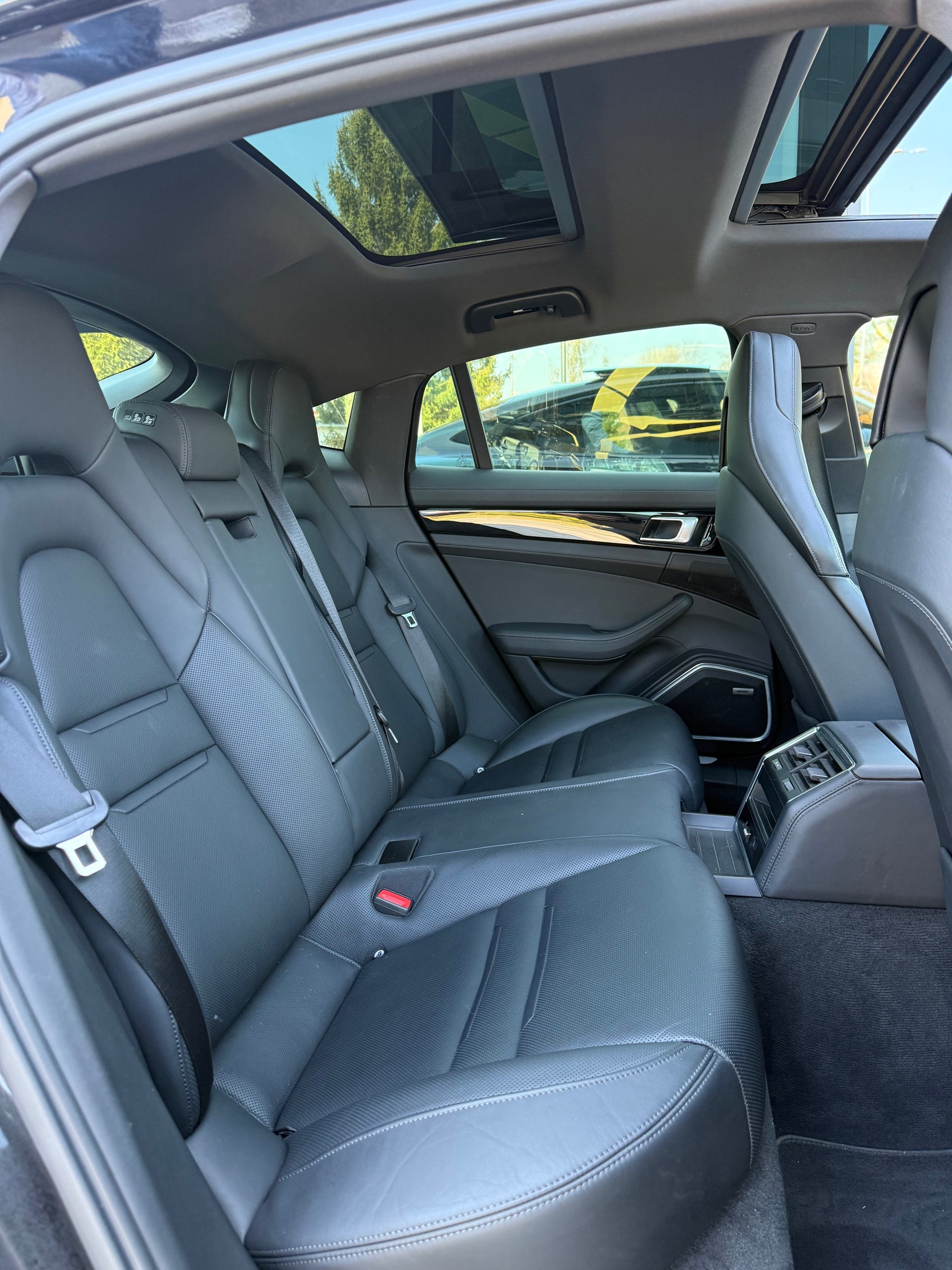 PORSCHE Panamera 4 E-Hybrid PDK-image-8