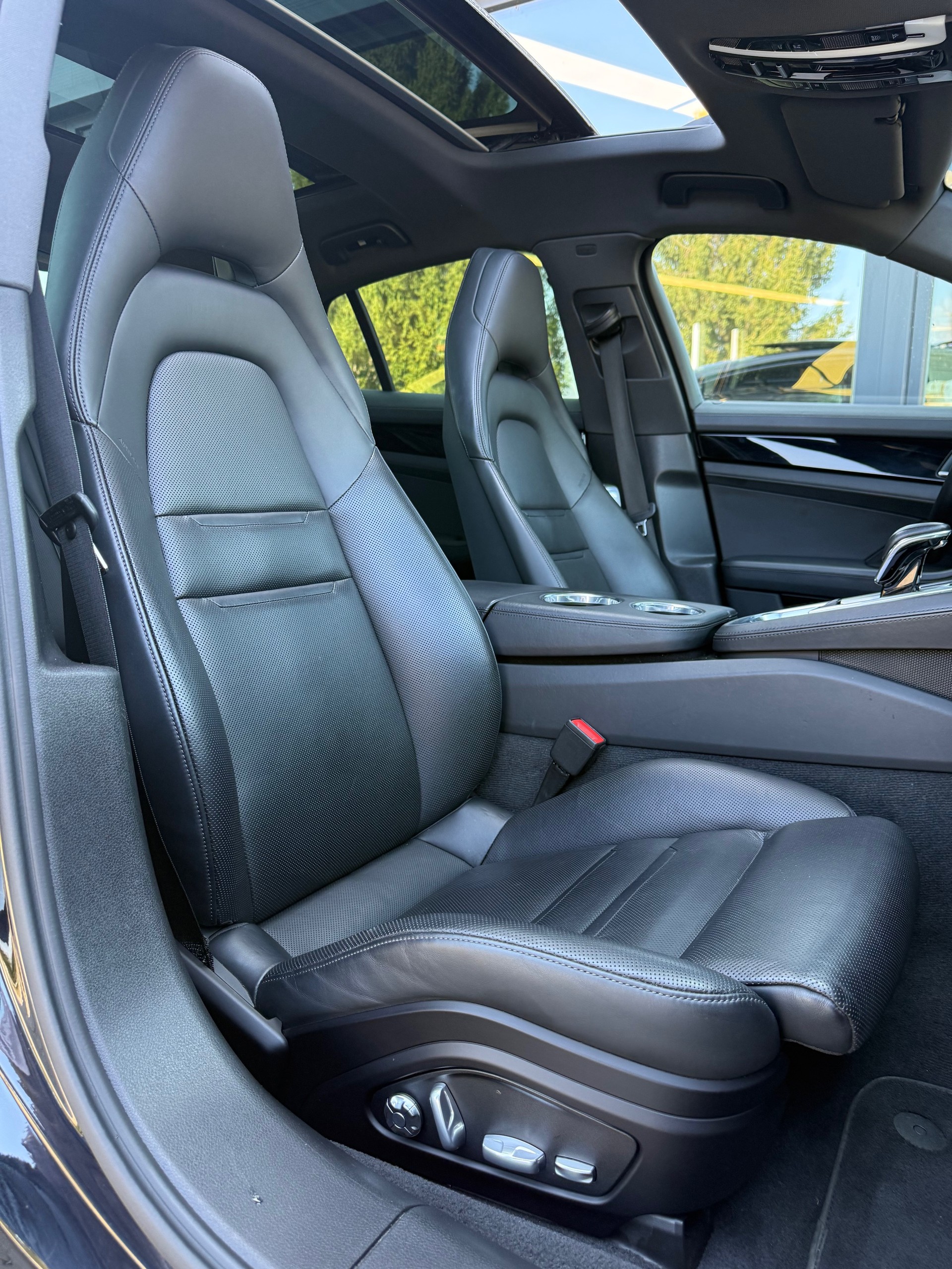 PORSCHE Panamera 4 E-Hybrid PDK-image-9