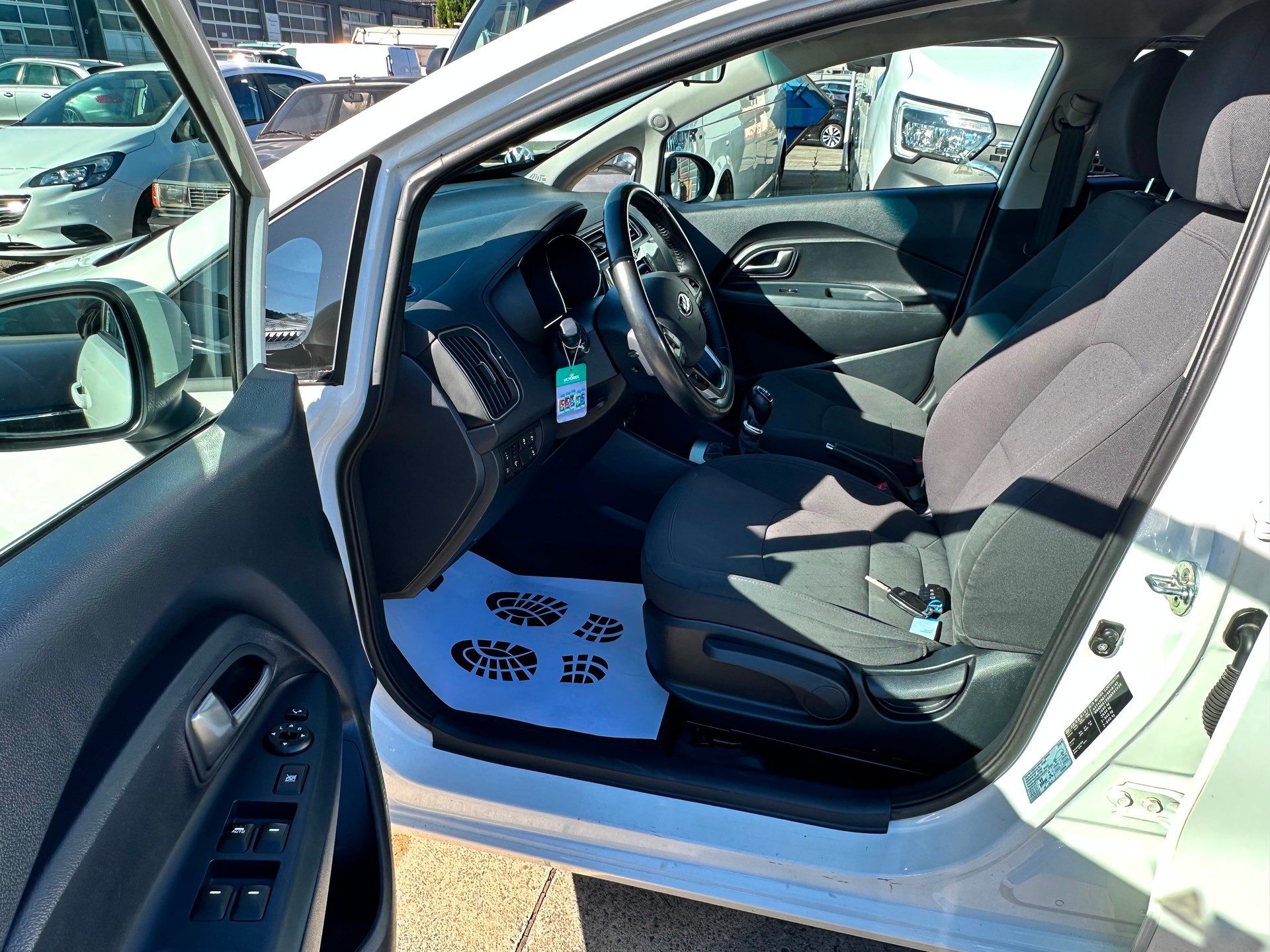 KIA Rio 1.4 CVVT Swiss Champion-image-5