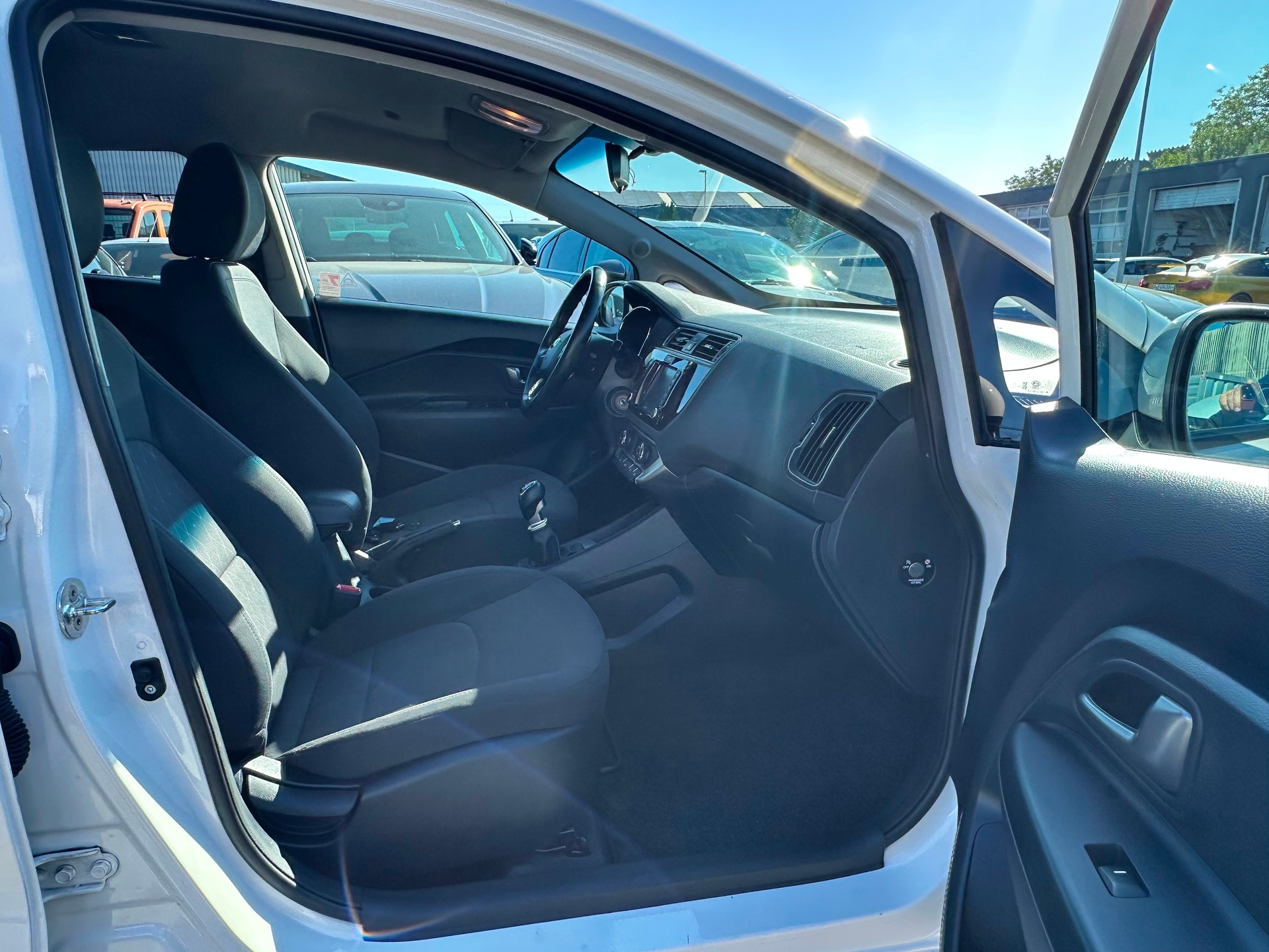 KIA Rio 1.4 CVVT Swiss Champion-image-6