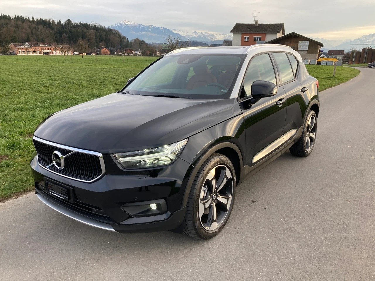 VOLVO XC40 D4 AWD Momentum Geartronic-image-0