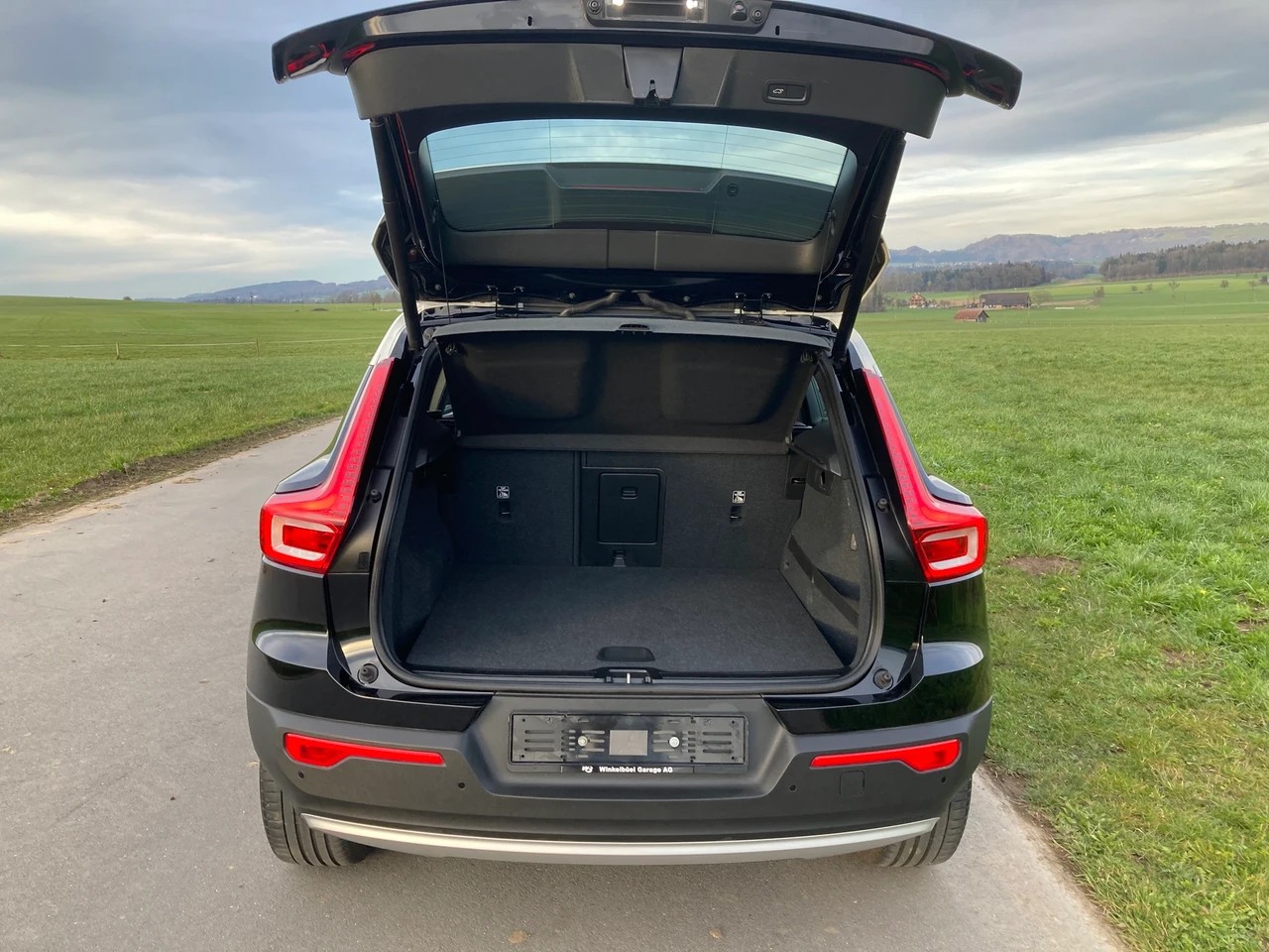 VOLVO XC40 D4 AWD Momentum Geartronic-image-5