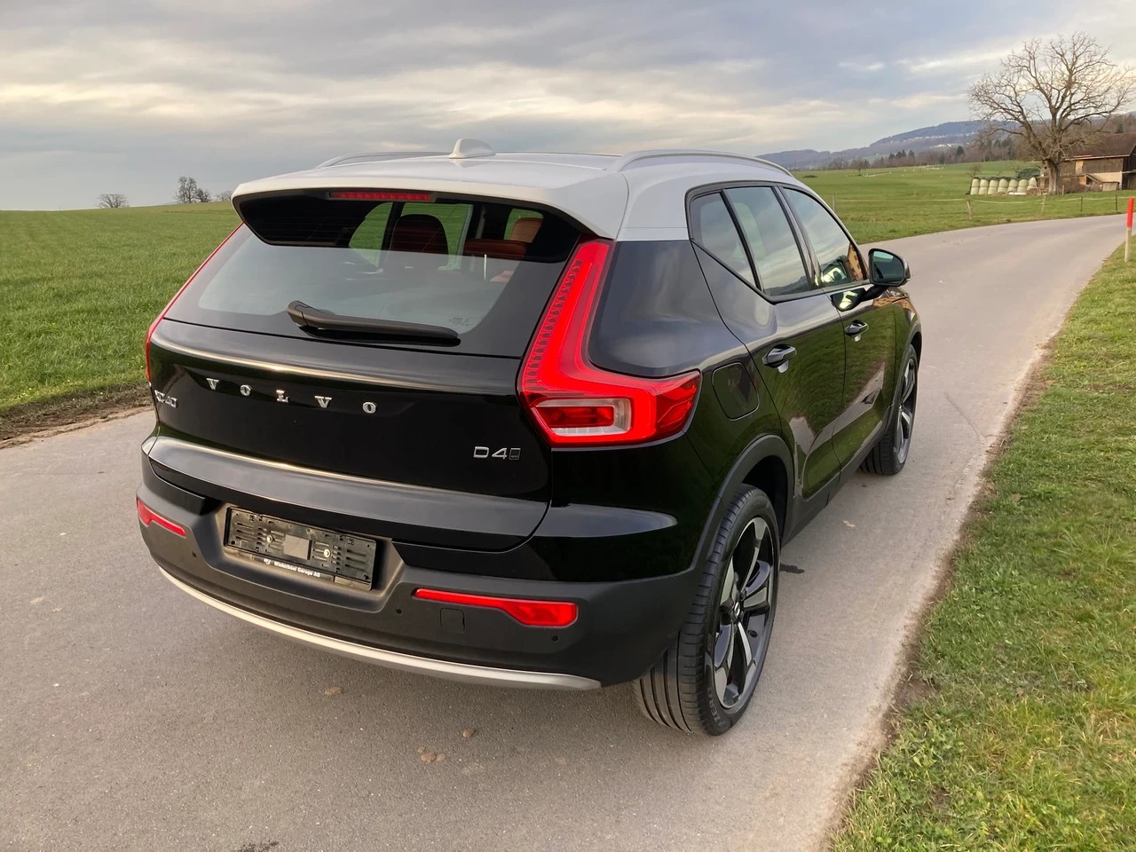 VOLVO XC40 D4 AWD Momentum Geartronic-image-3