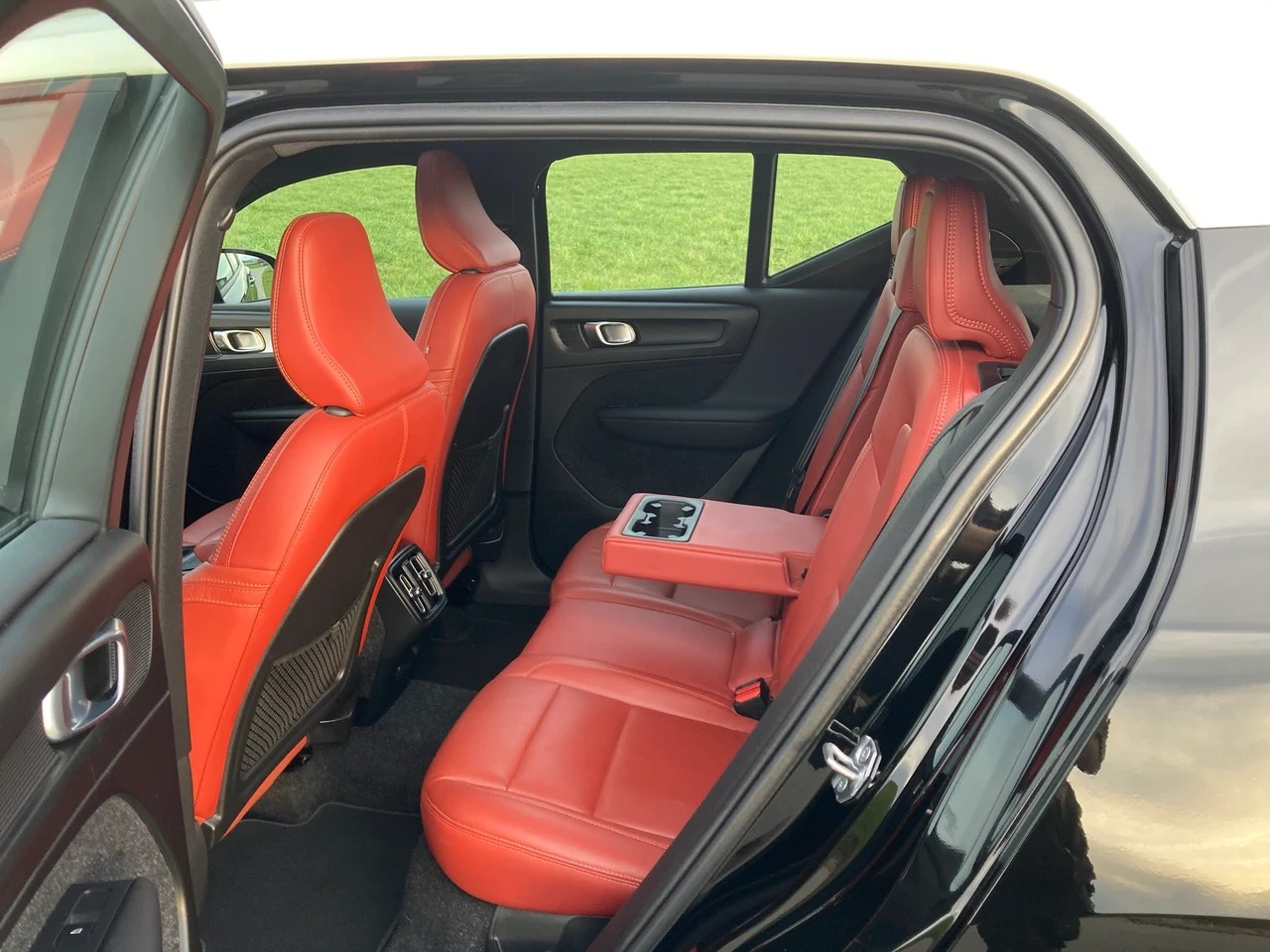 VOLVO XC40 D4 AWD Momentum Geartronic-image-6