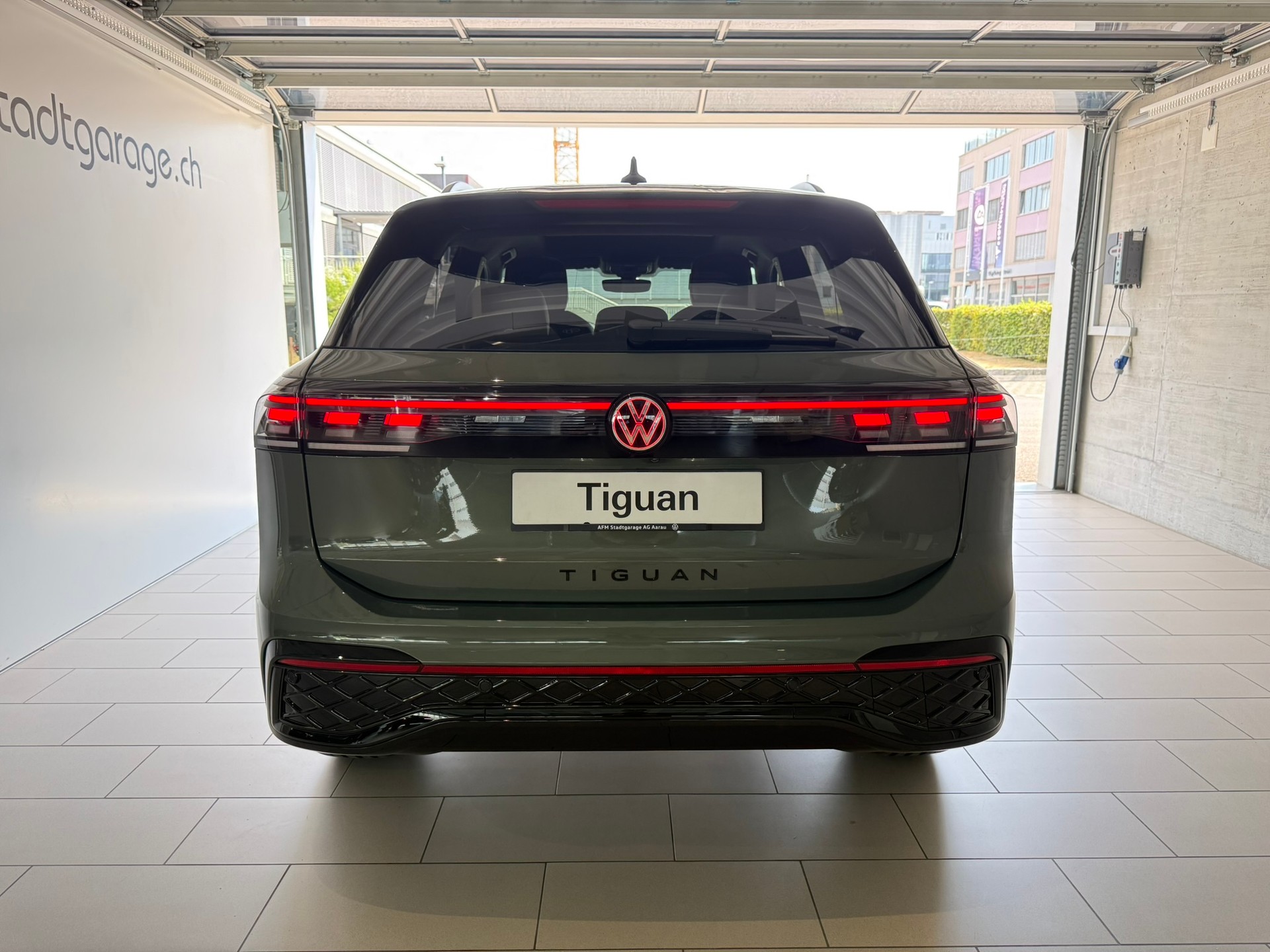 VW Tiguan 2.0 TSI DSG R-Line Plus 4Motion-image-4