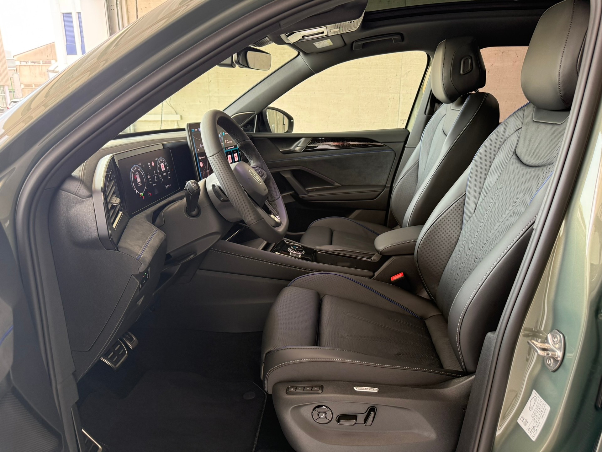 VW Tiguan 2.0 TSI DSG R-Line Plus 4Motion-image-7