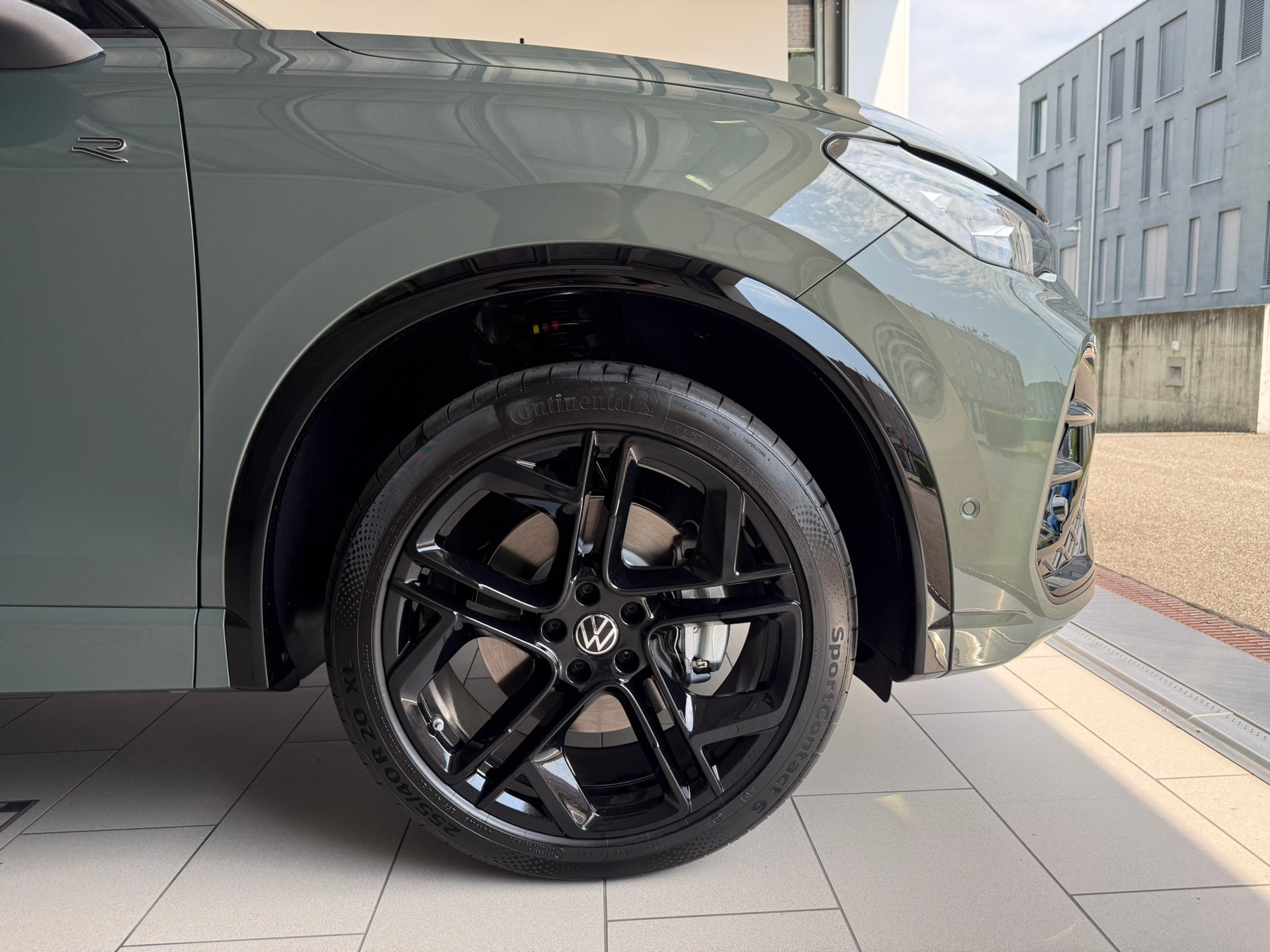 VW Tiguan 2.0 TSI DSG R-Line Plus 4Motion-image-17