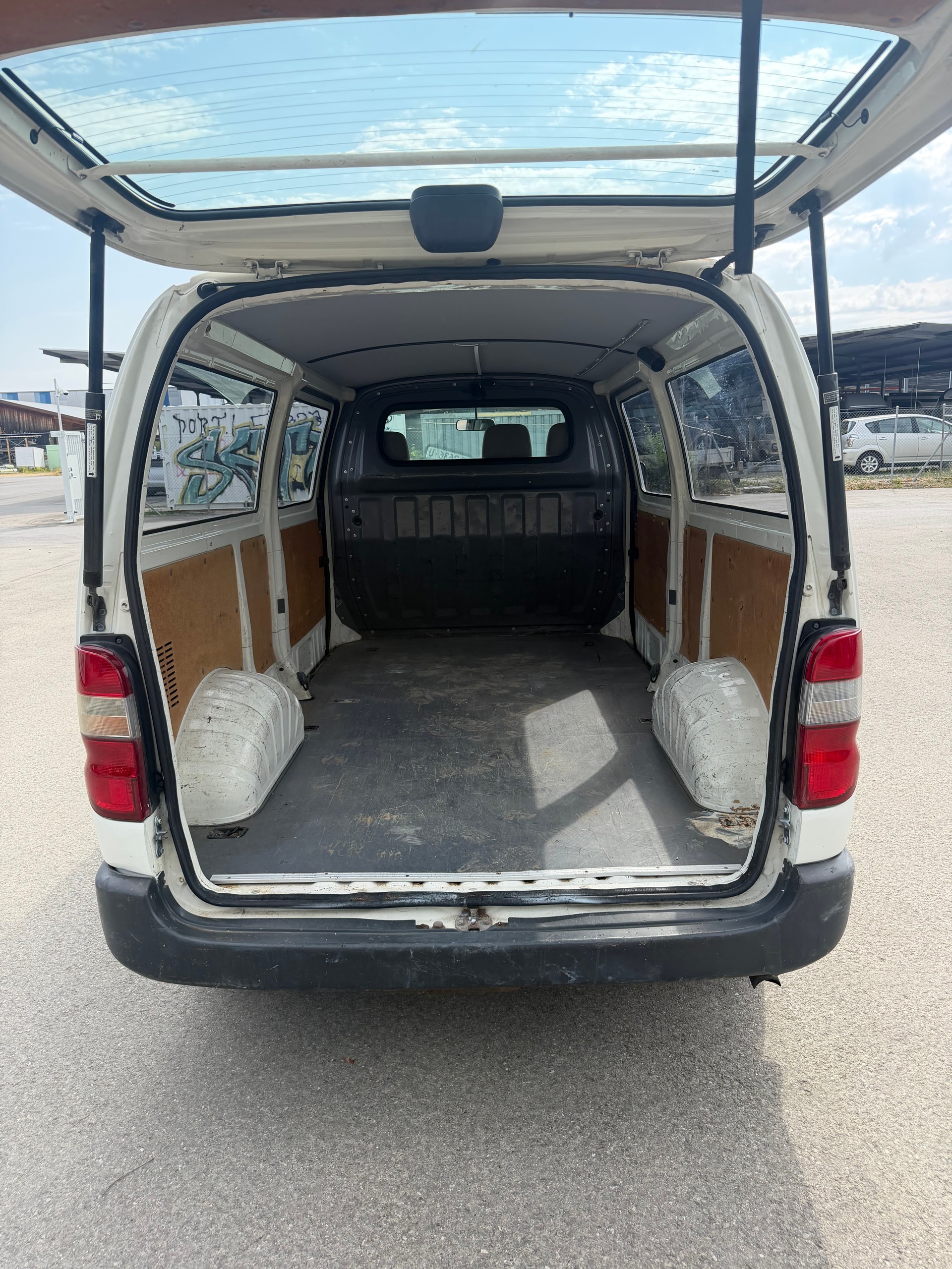 TOYOTA Hiace D-4D Kombi 4WD LWB-image-6