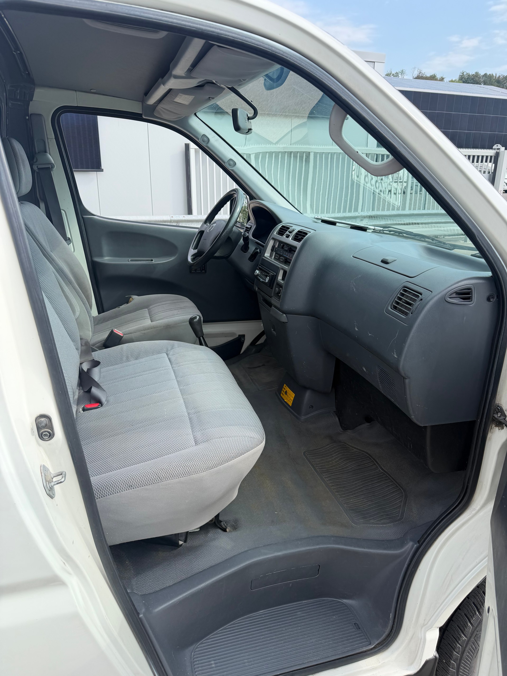 TOYOTA Hiace D-4D Kombi 4WD LWB-image-5