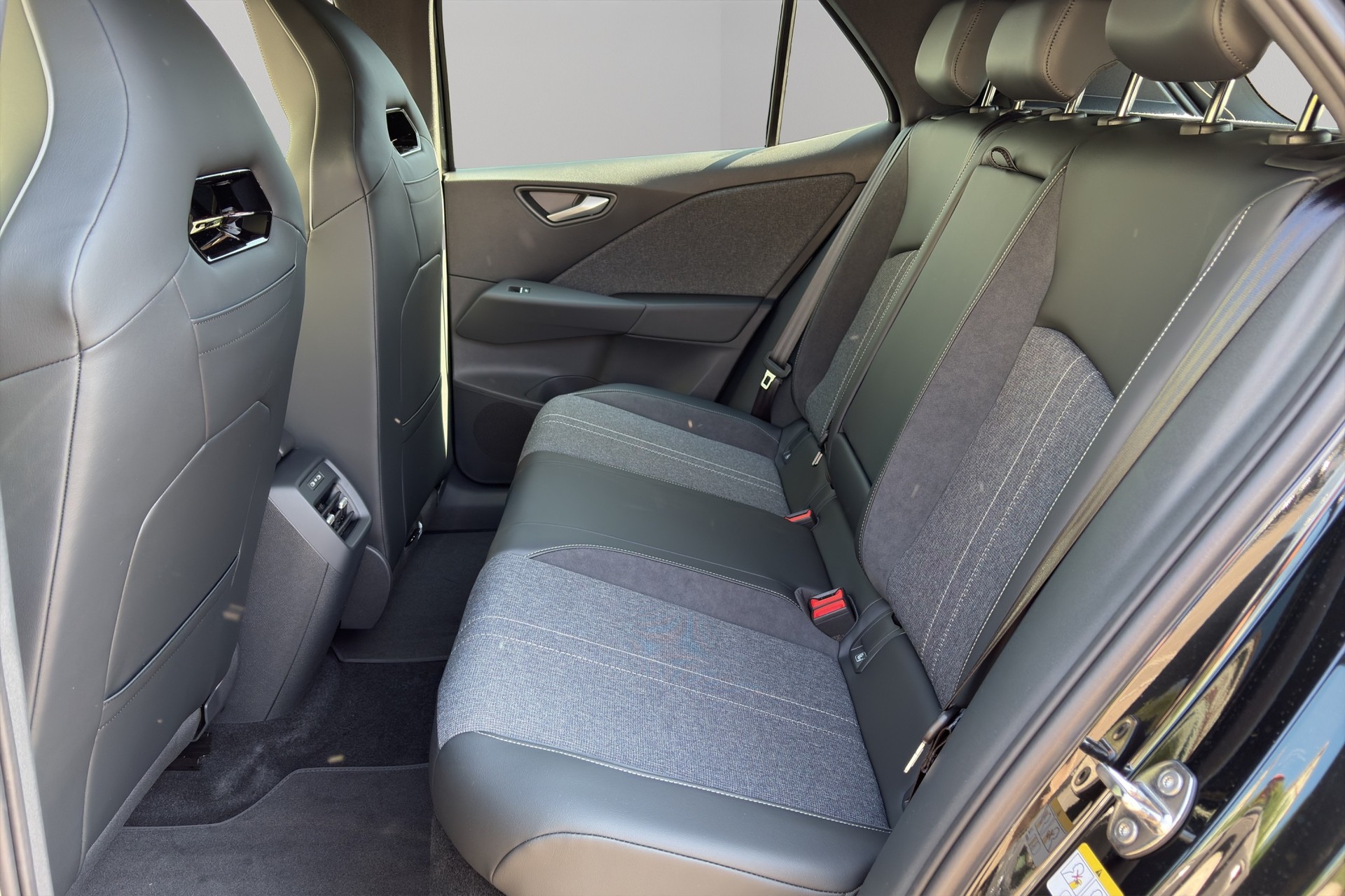 VW ID.3 Neo 79 kWh 231 PS Style-image-5