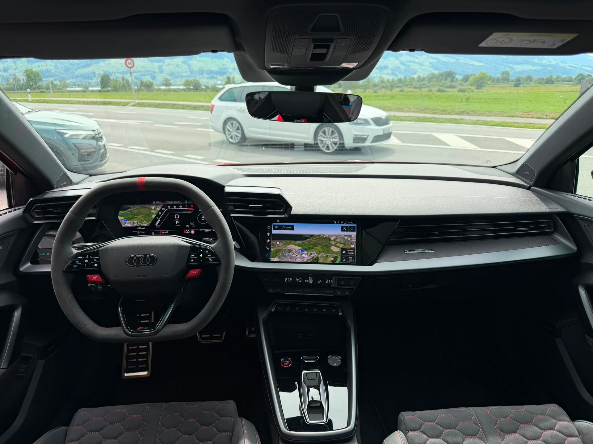 AUDI RS3 Sportback 2.5 TSI quattro S-tronic-image-9