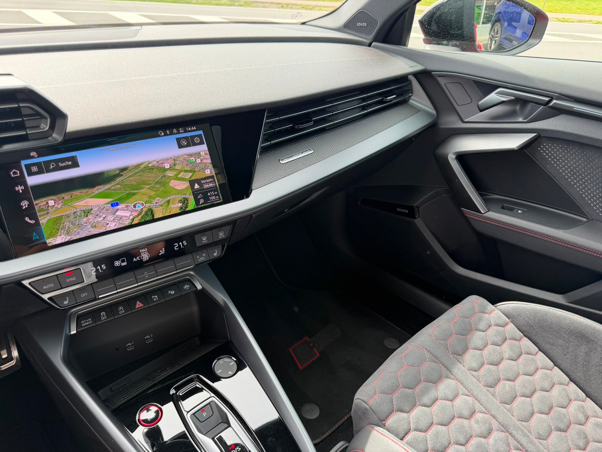 AUDI RS3 Sportback 2.5 TSI quattro S-tronic-image-14