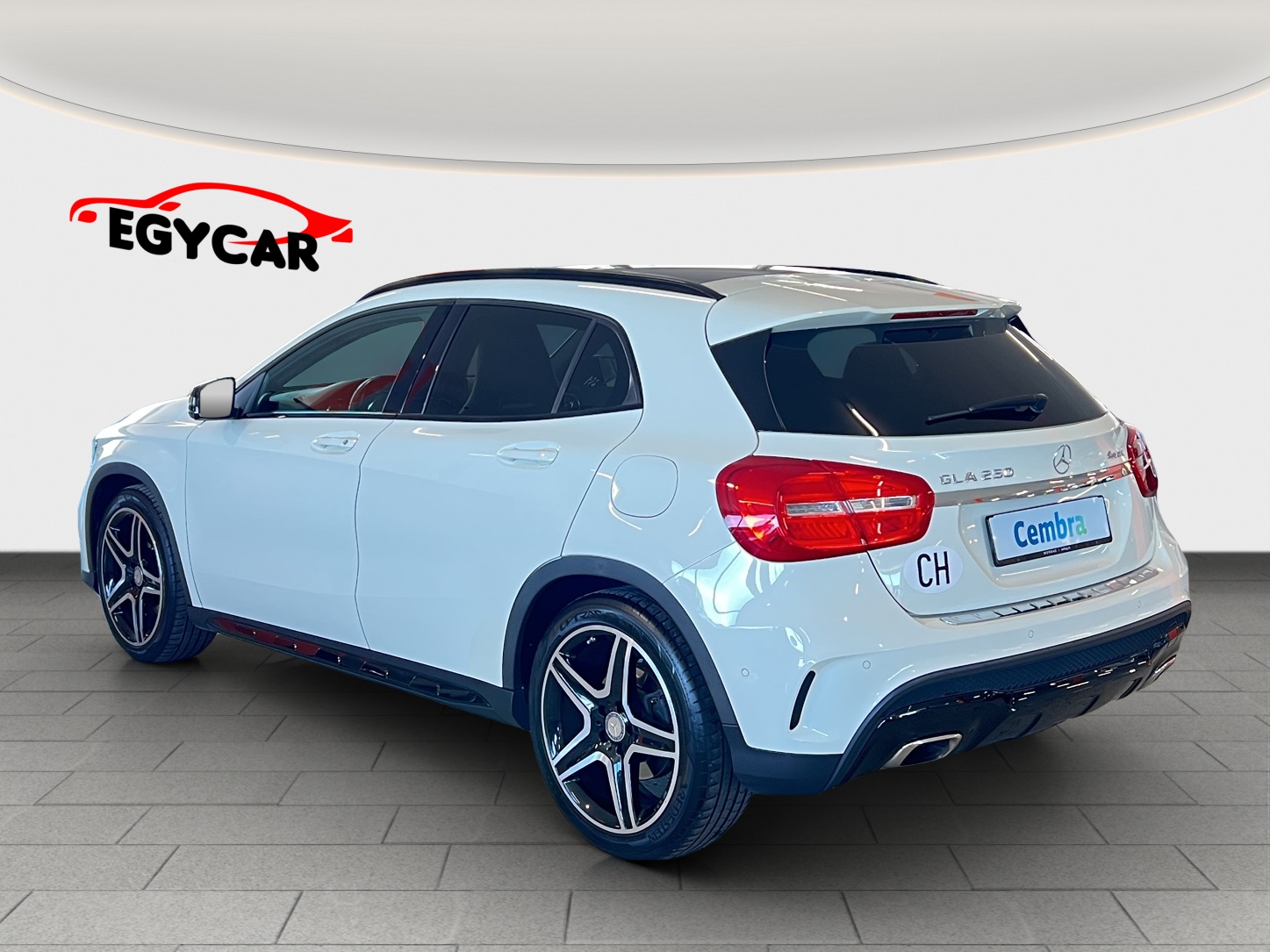 MERCEDES-BENZ GLA 250 AMG Line 4Matic 7G-DCT-image-4