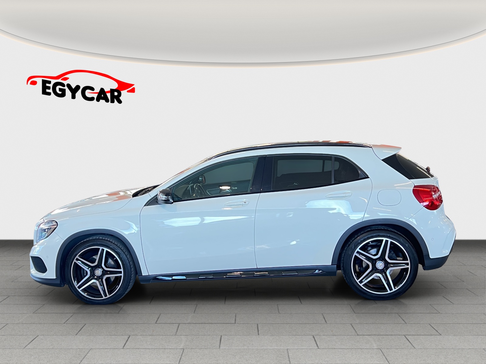 MERCEDES-BENZ GLA 250 AMG Line 4Matic 7G-DCT-image-5