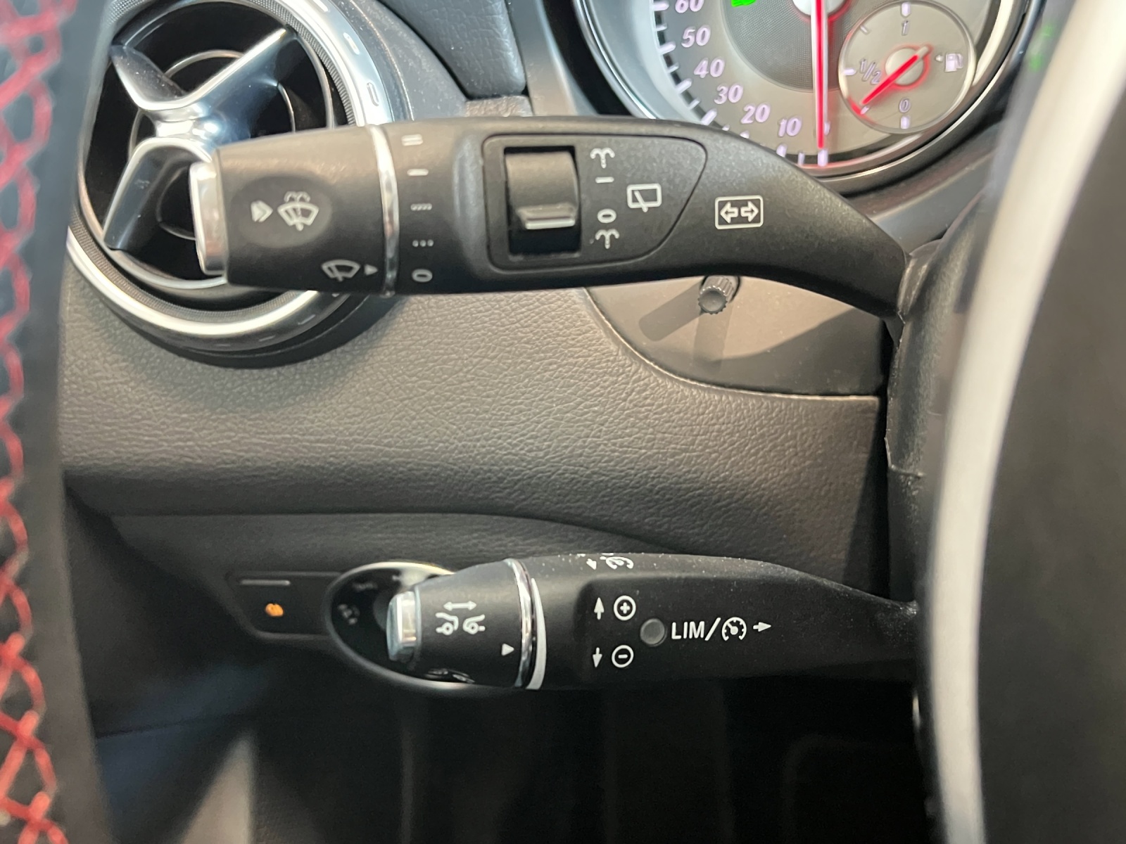 MERCEDES-BENZ GLA 250 AMG Line 4Matic 7G-DCT-image-16