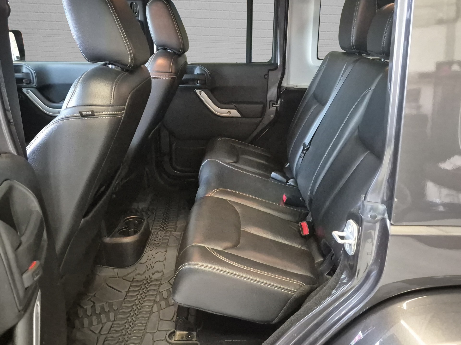 JEEP Wrangler 2.8CRD Unlimited Sahara Automatic-image-26