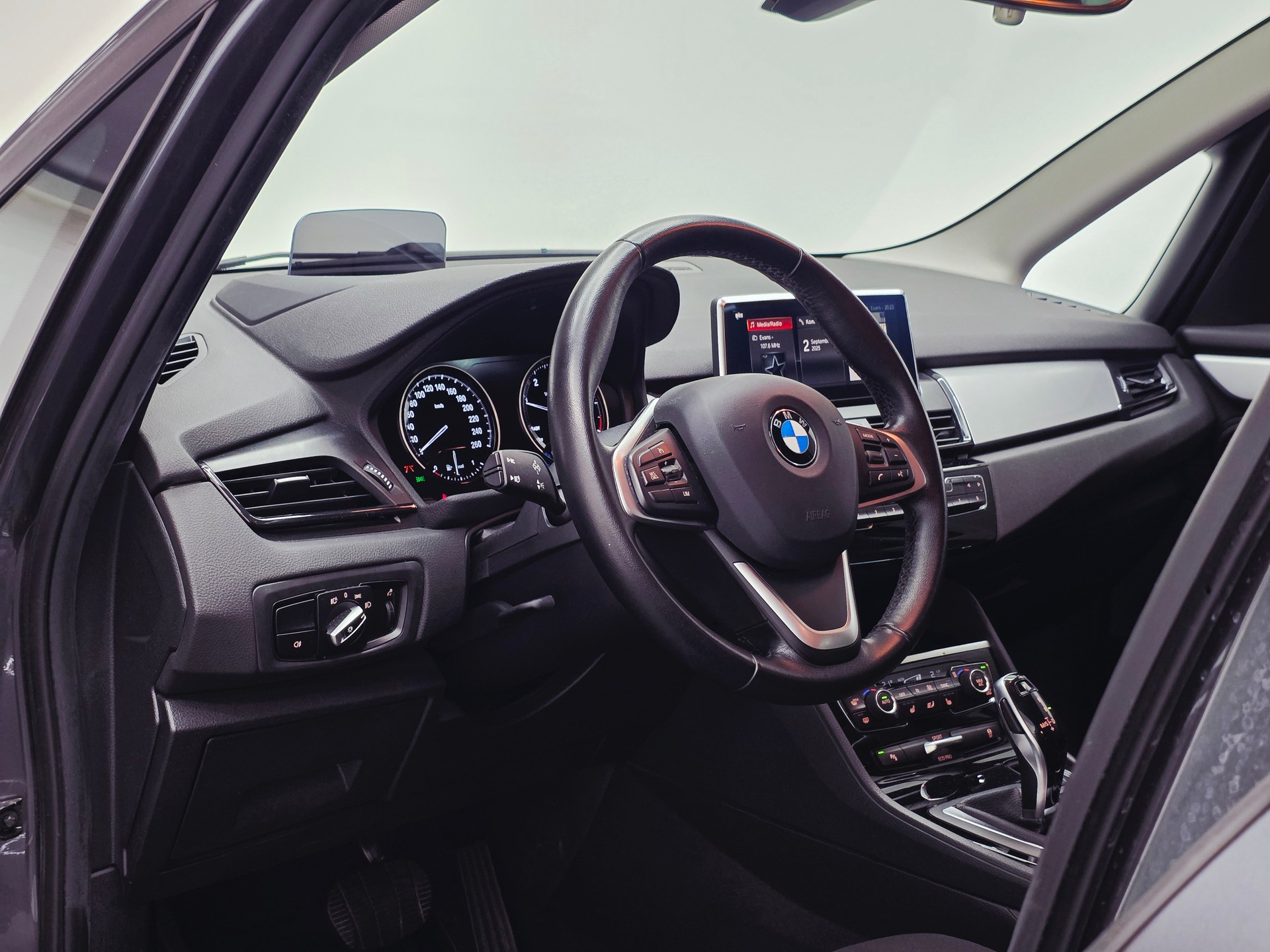 BMW 218d LCI 2.0 xDrive Gran Tourer Steptronic Fleet Edition*TOP AUSSTATTUNG*8 FACH*PANORAMA*AHK 1600KG*-image-10