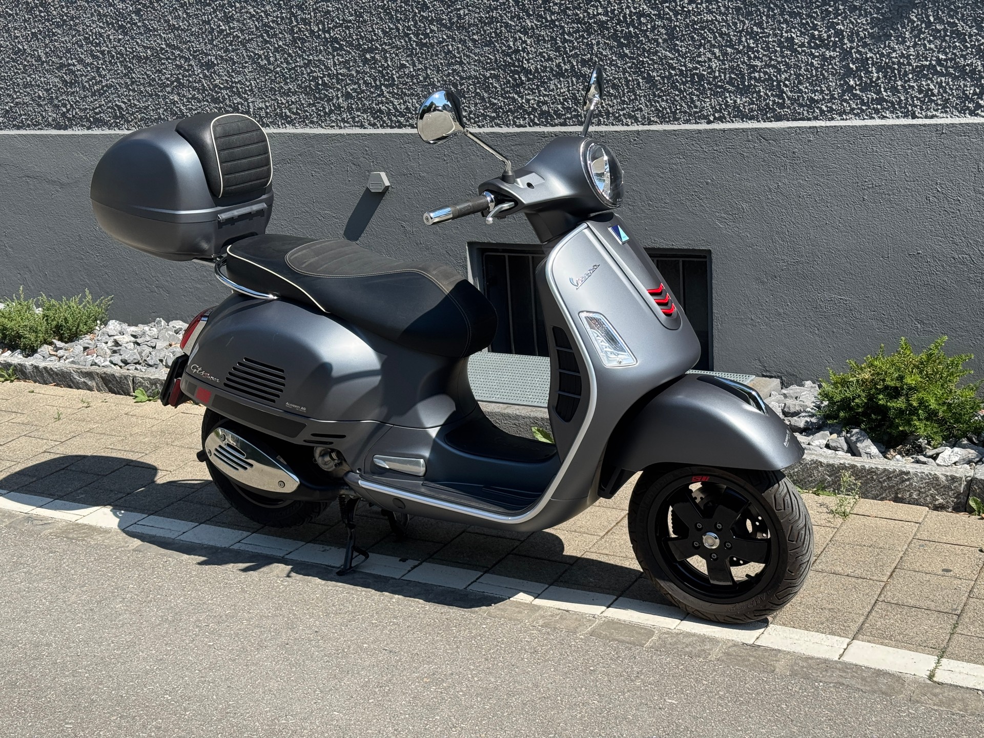 PIAGGIO Vespa GTS Super 300 i.e Sport-showroom-element-3