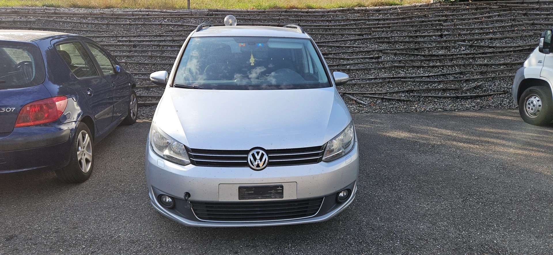 VW Touran 1.6 TDI BlueMotion Technology Trendline DSG-image-2