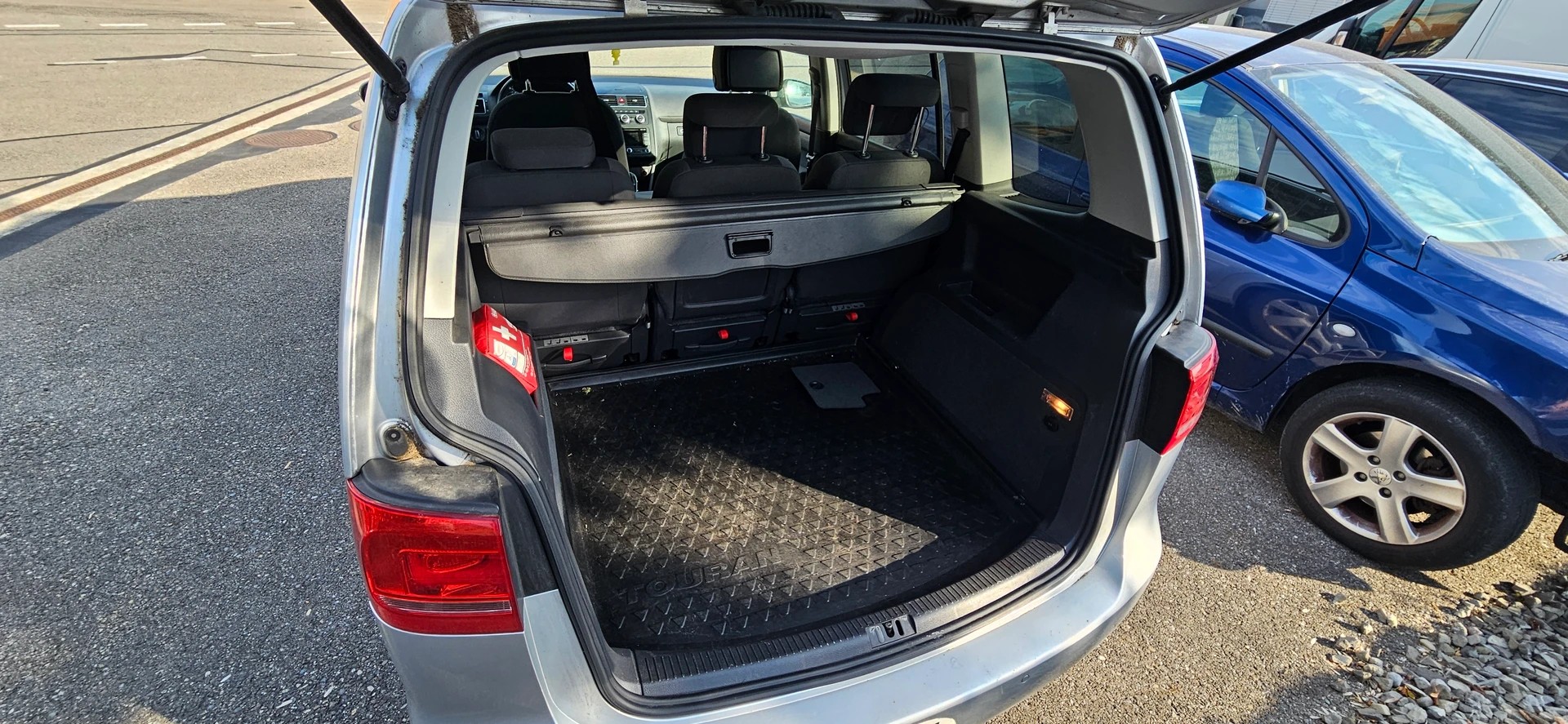 VW Touran 1.6 TDI BlueMotion Technology Trendline DSG-image-10