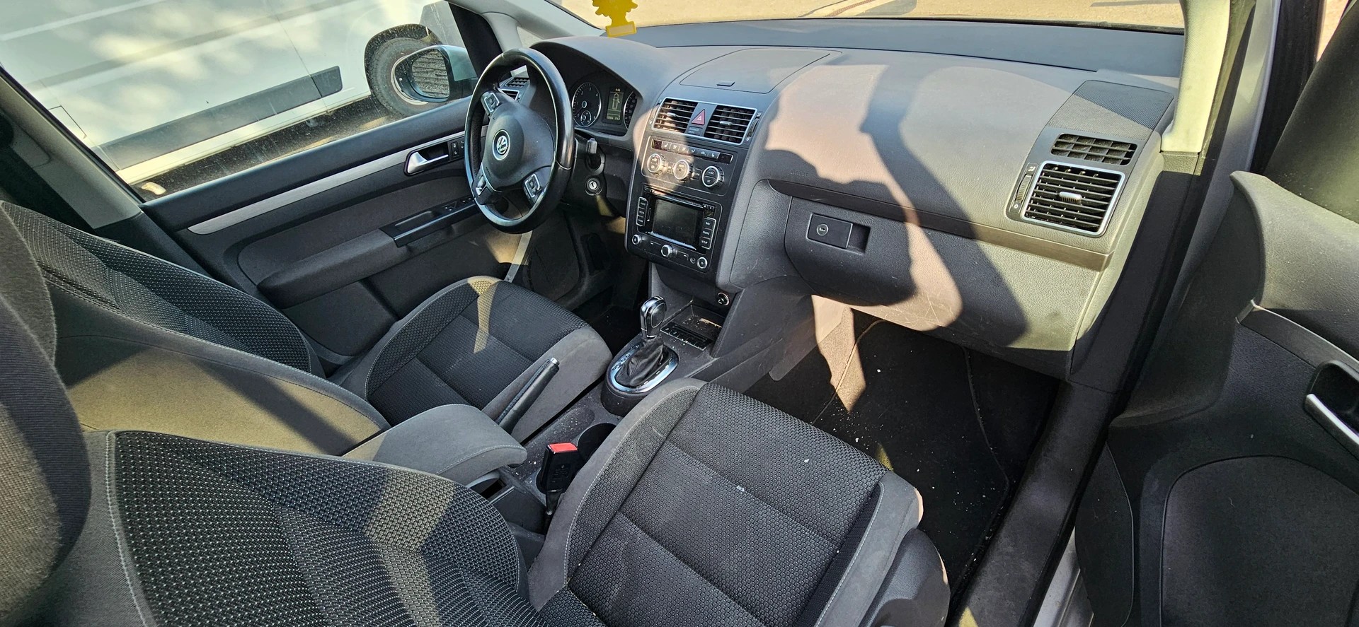 VW Touran 1.6 TDI BlueMotion Technology Trendline DSG-image-8
