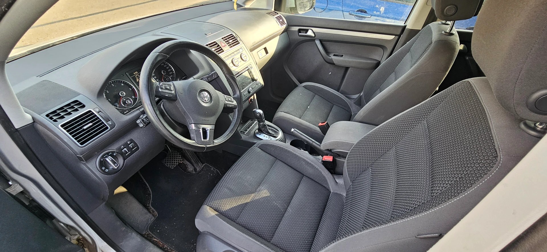 VW Touran 1.6 TDI BlueMotion Technology Trendline DSG-image-6