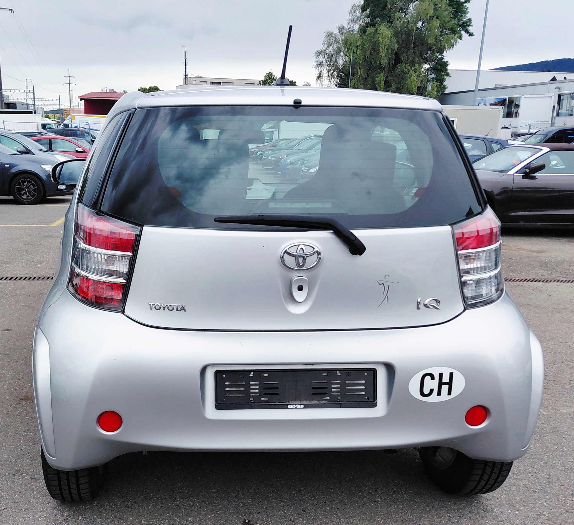 TOYOTA iQ 1.0 VVT-i Linea Sol Multidrive-image-5