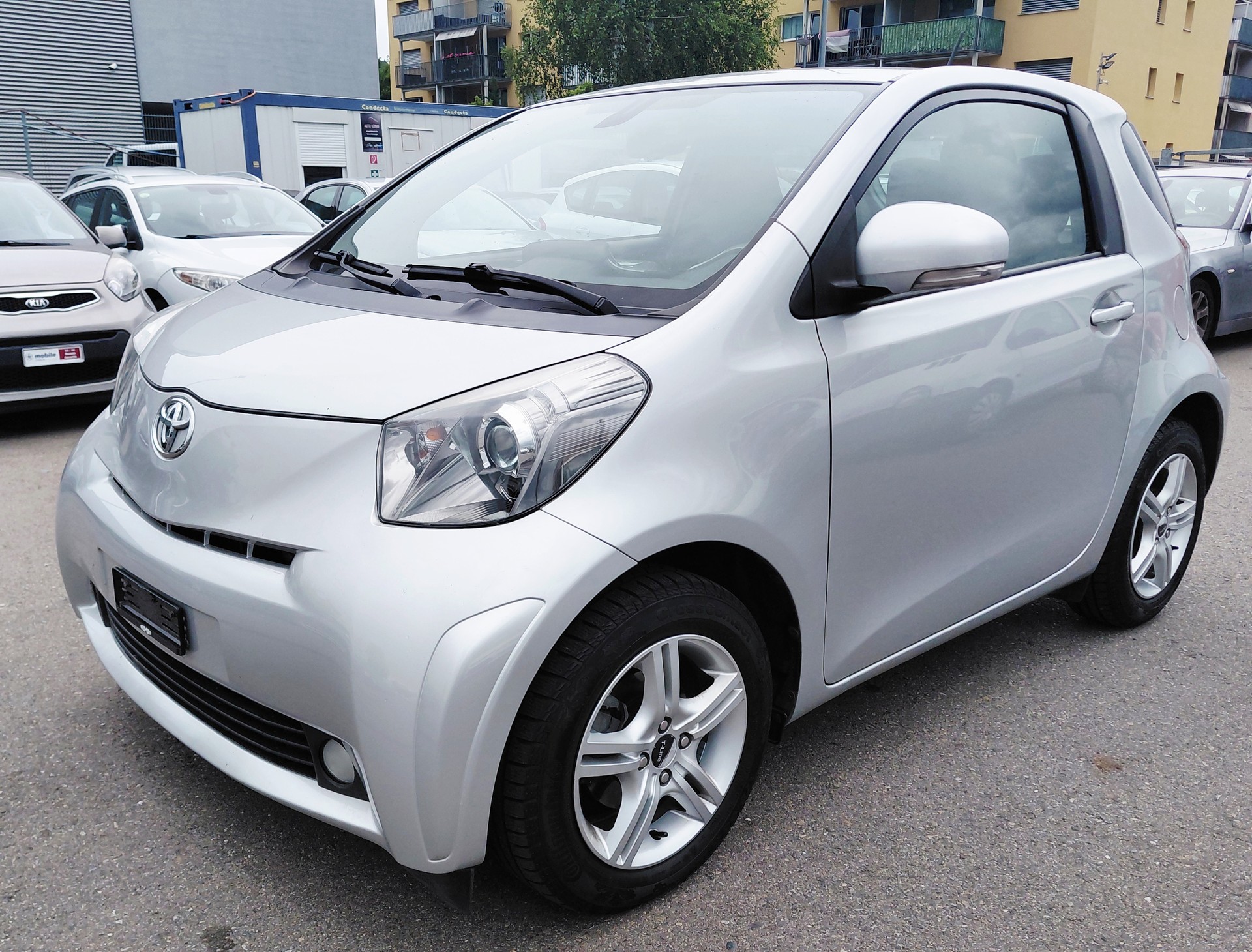 TOYOTA iQ 1.0 VVT-i Linea Sol Multidrive-image-1