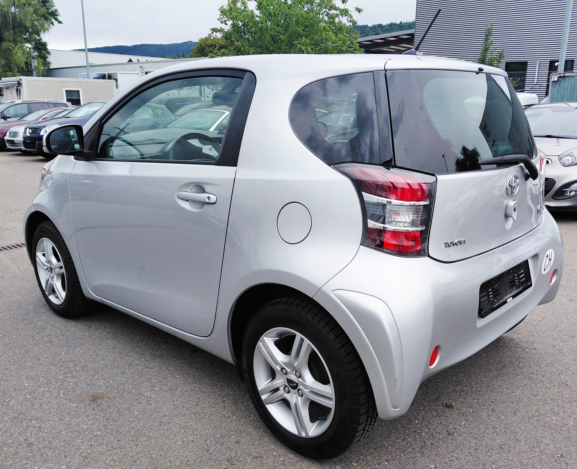 TOYOTA iQ 1.0 VVT-i Linea Sol Multidrive-image-4