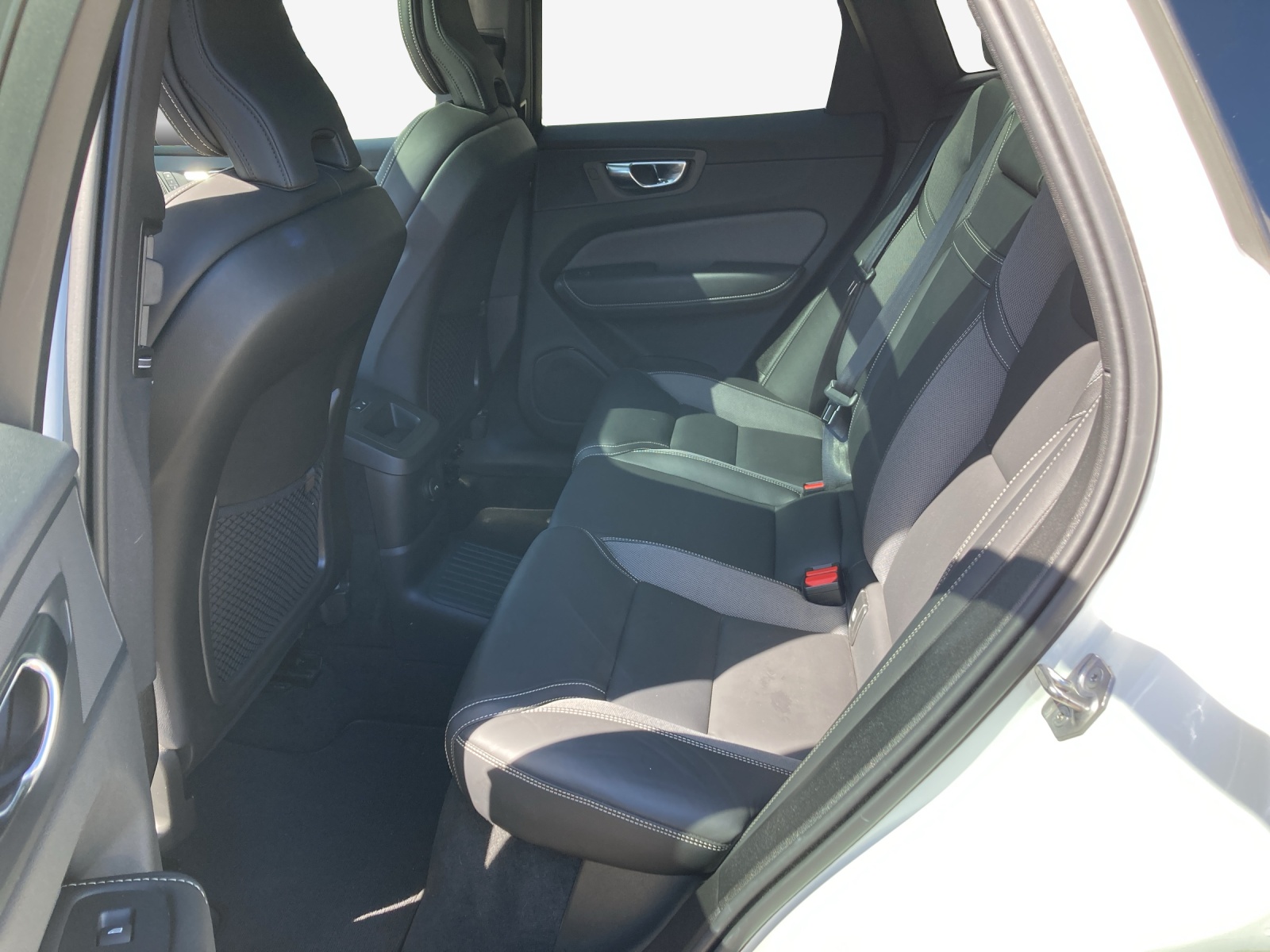 VOLVO XC60 T8 eAWD R-Design Geartronic-image-12