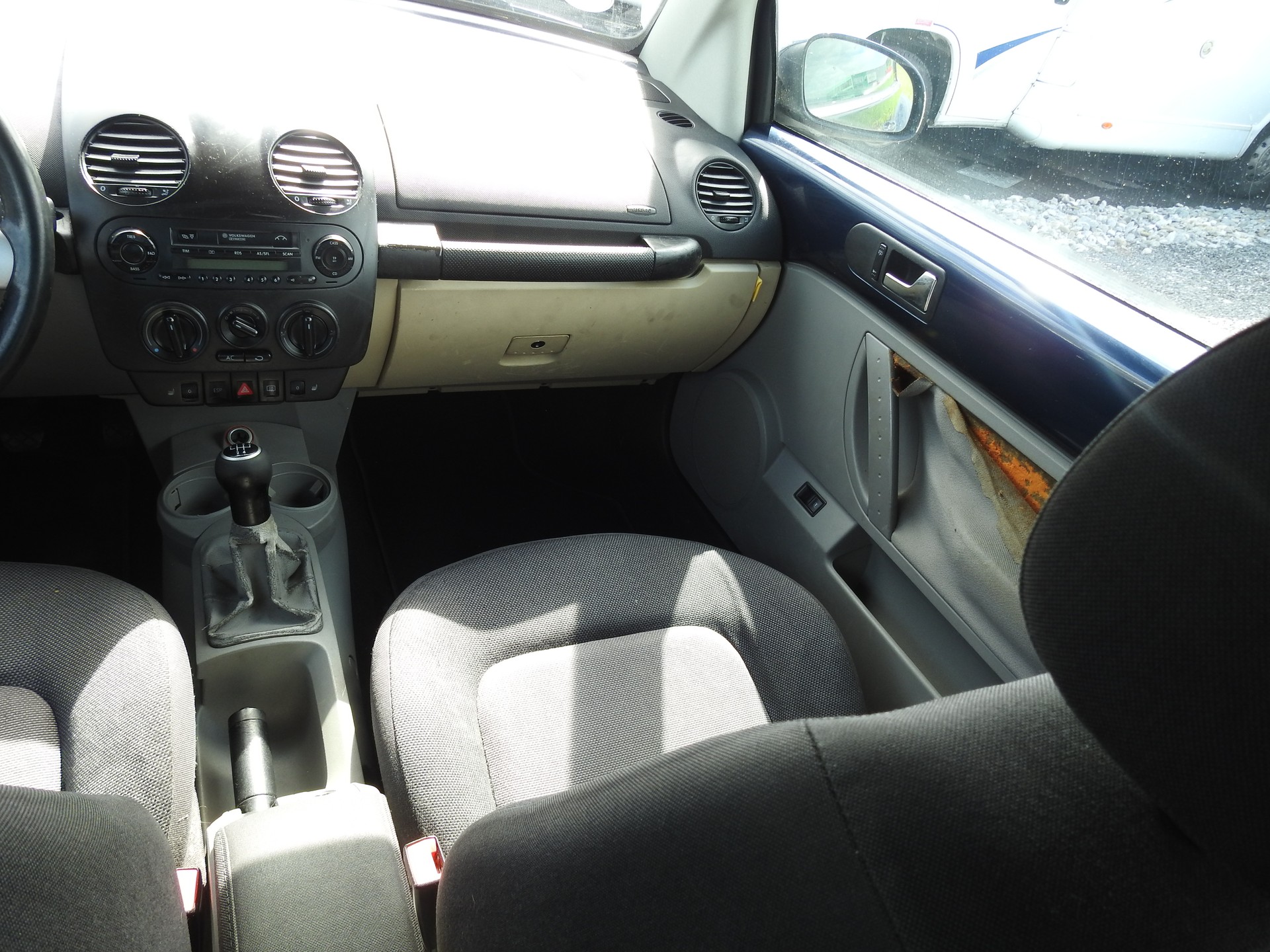 VW Beetle Cabrio 1.6-image-15