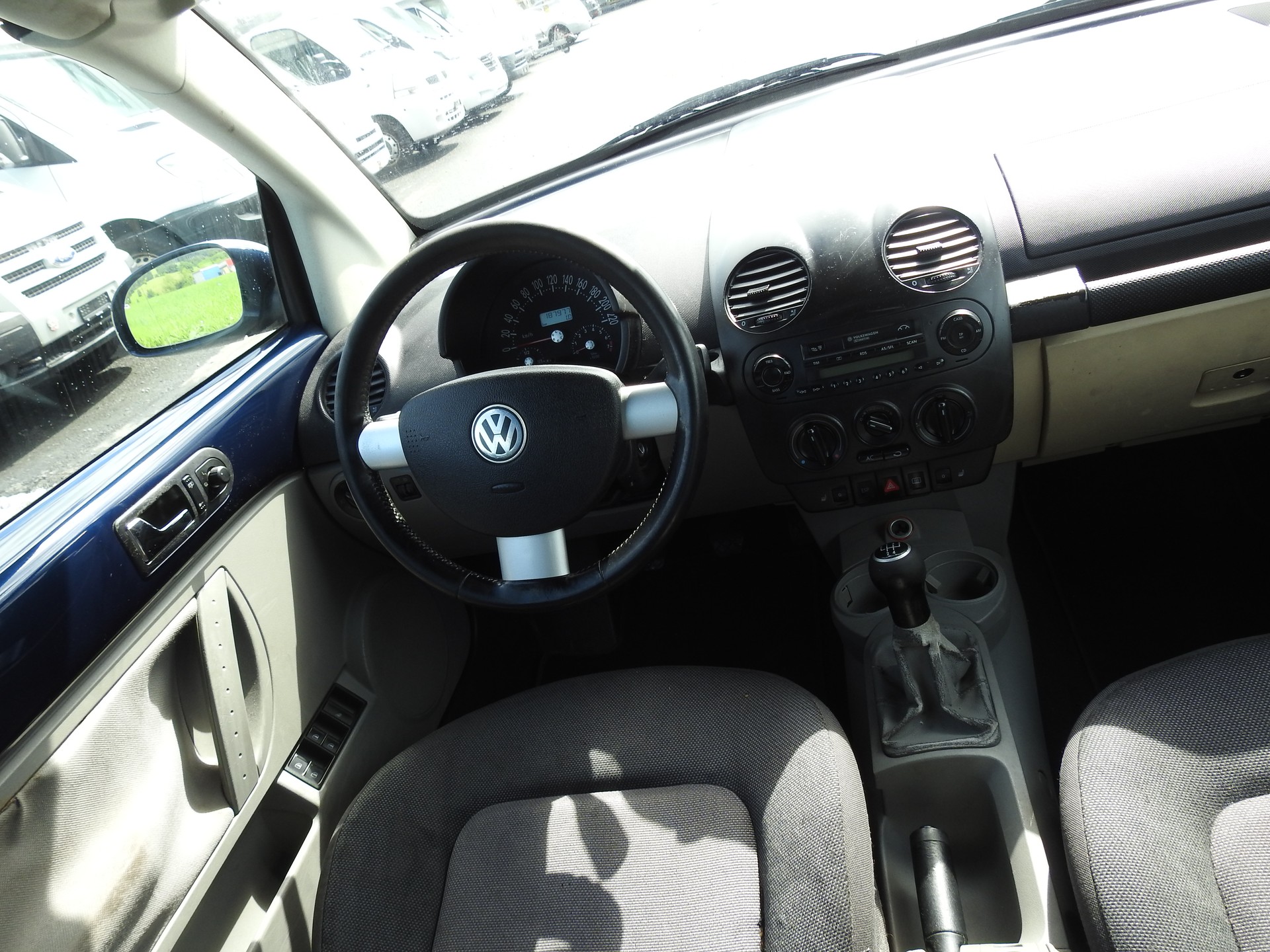 VW Beetle Cabrio 1.6-image-16