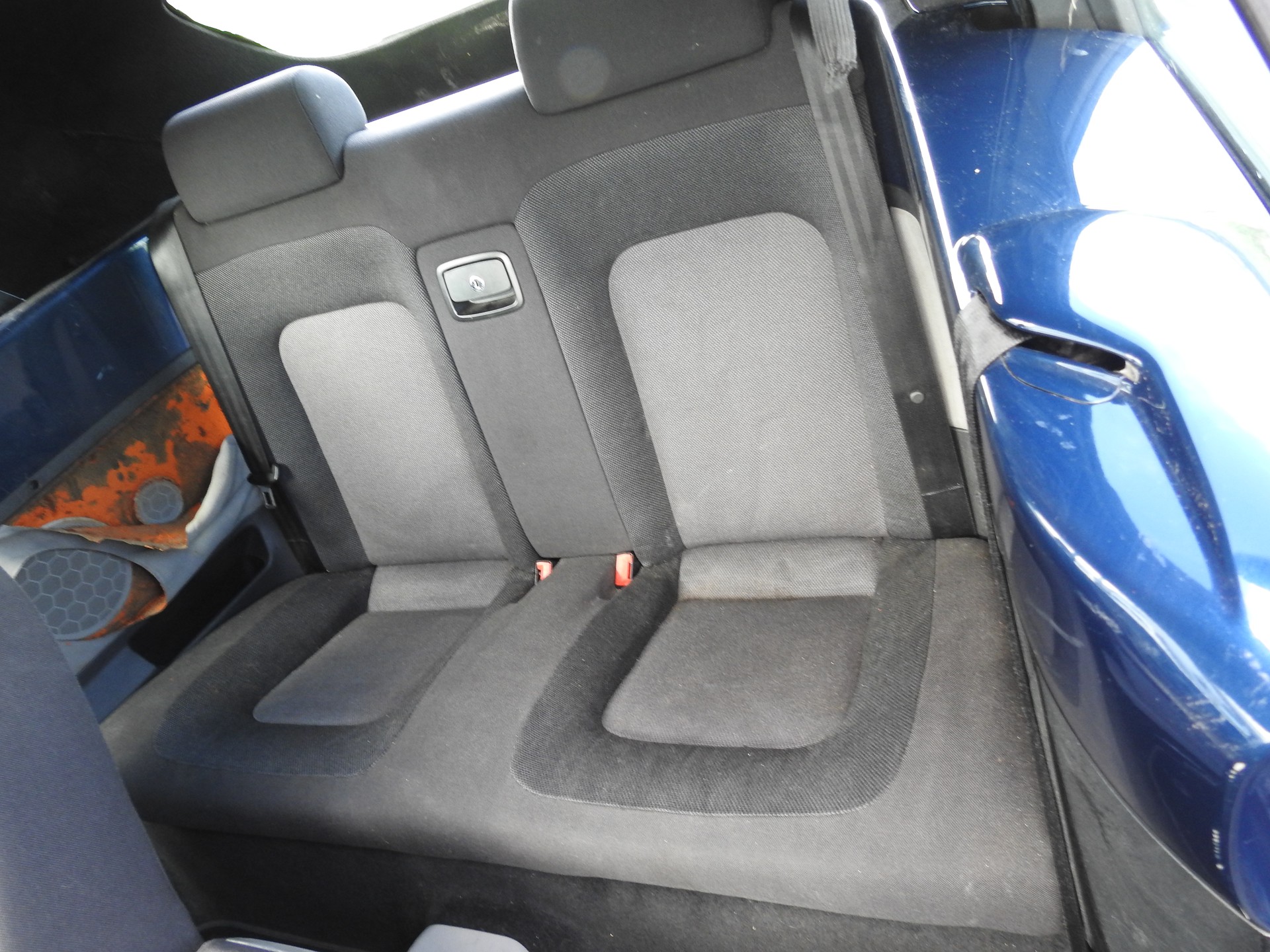 VW Beetle Cabrio 1.6-image-12