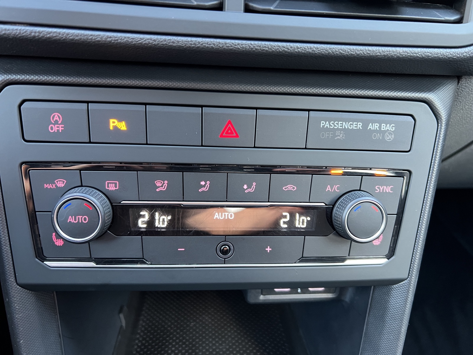 VW T-Cross 1.0 TSI Value-image-11