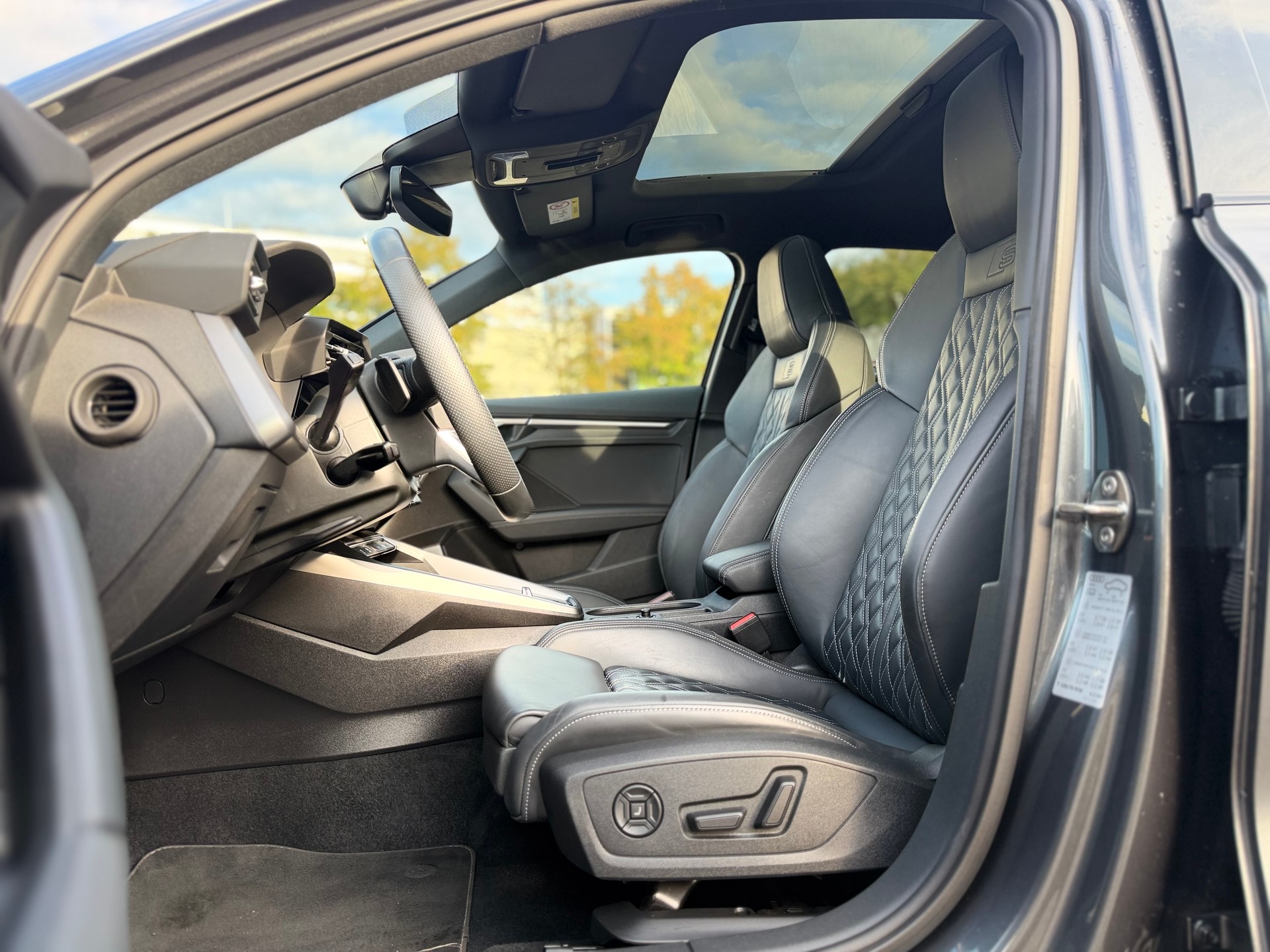 AUDI S3 Sportback 2.0 TFSI quattro S-tronic-image-12