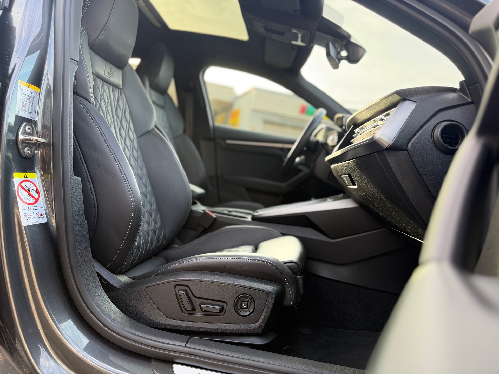 AUDI S3 Sportback 2.0 TFSI quattro S-tronic-image-13