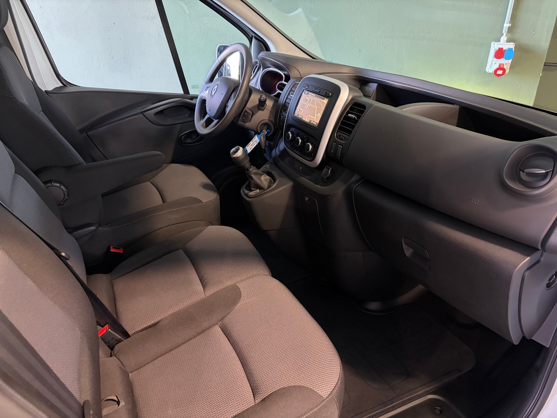 RENAULT Trafic 2.0 ENERGY dCi145 3.0t Business L2H2 * STANHHEIZUNG*Anhängerkupplung*Maulkupplung*-image-18