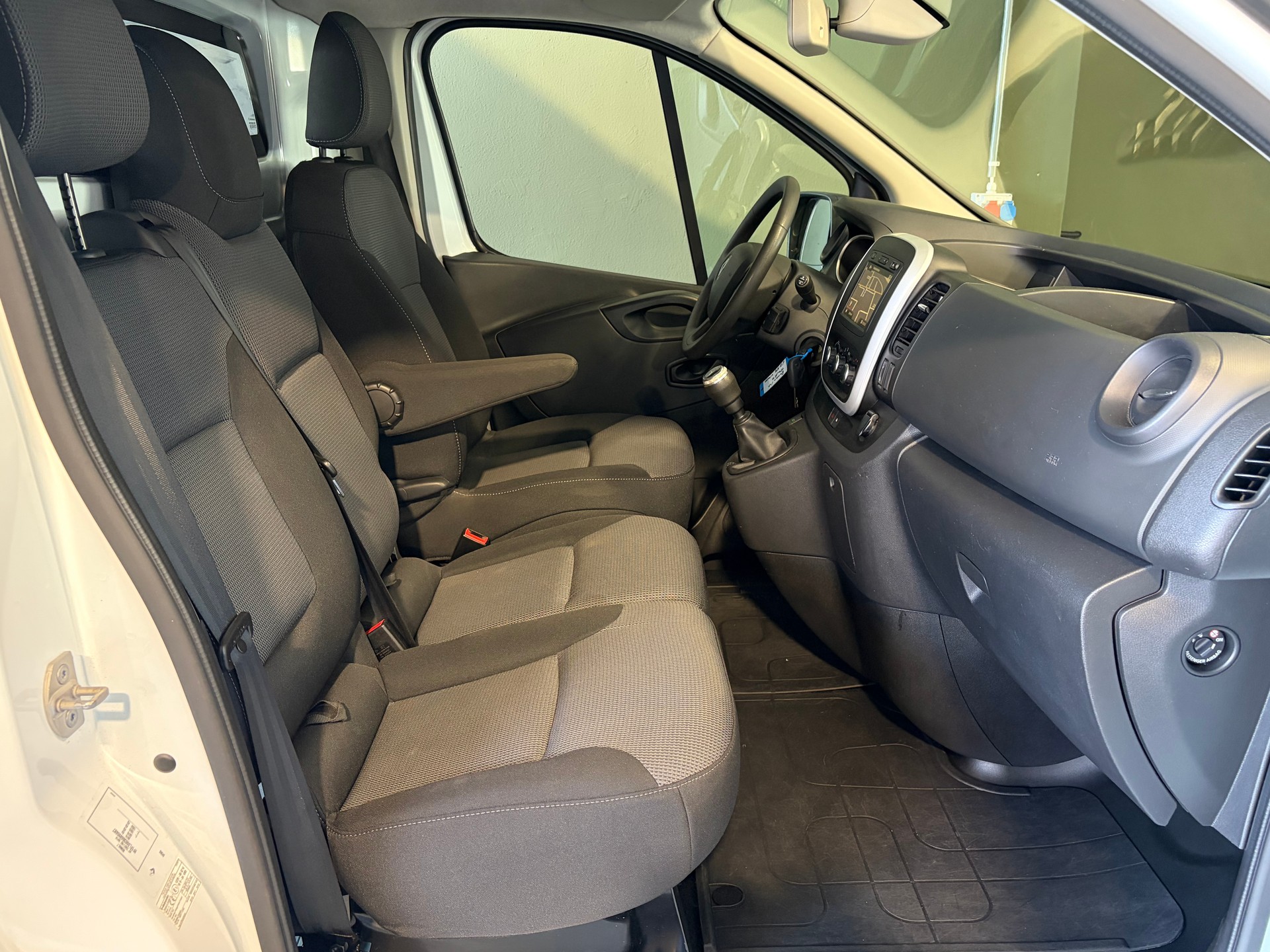 RENAULT Trafic 2.0 ENERGY dCi145 3.0t Business L2H2 * STANHHEIZUNG*Anhängerkupplung*Maulkupplung*-image-10