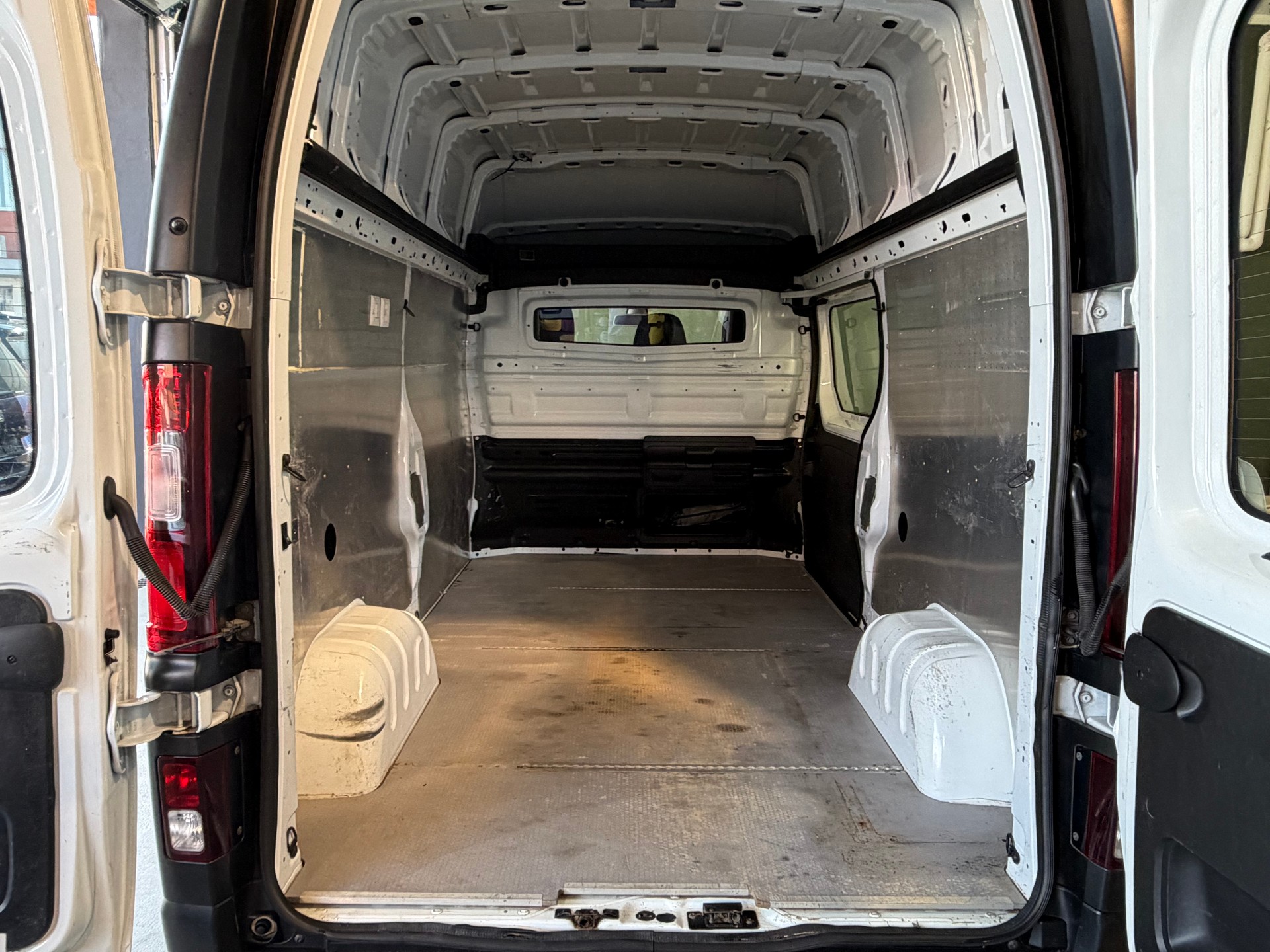 RENAULT Trafic 2.0 ENERGY dCi145 3.0t Business L2H2 * STANHHEIZUNG*Anhängerkupplung*Maulkupplung*-image-26