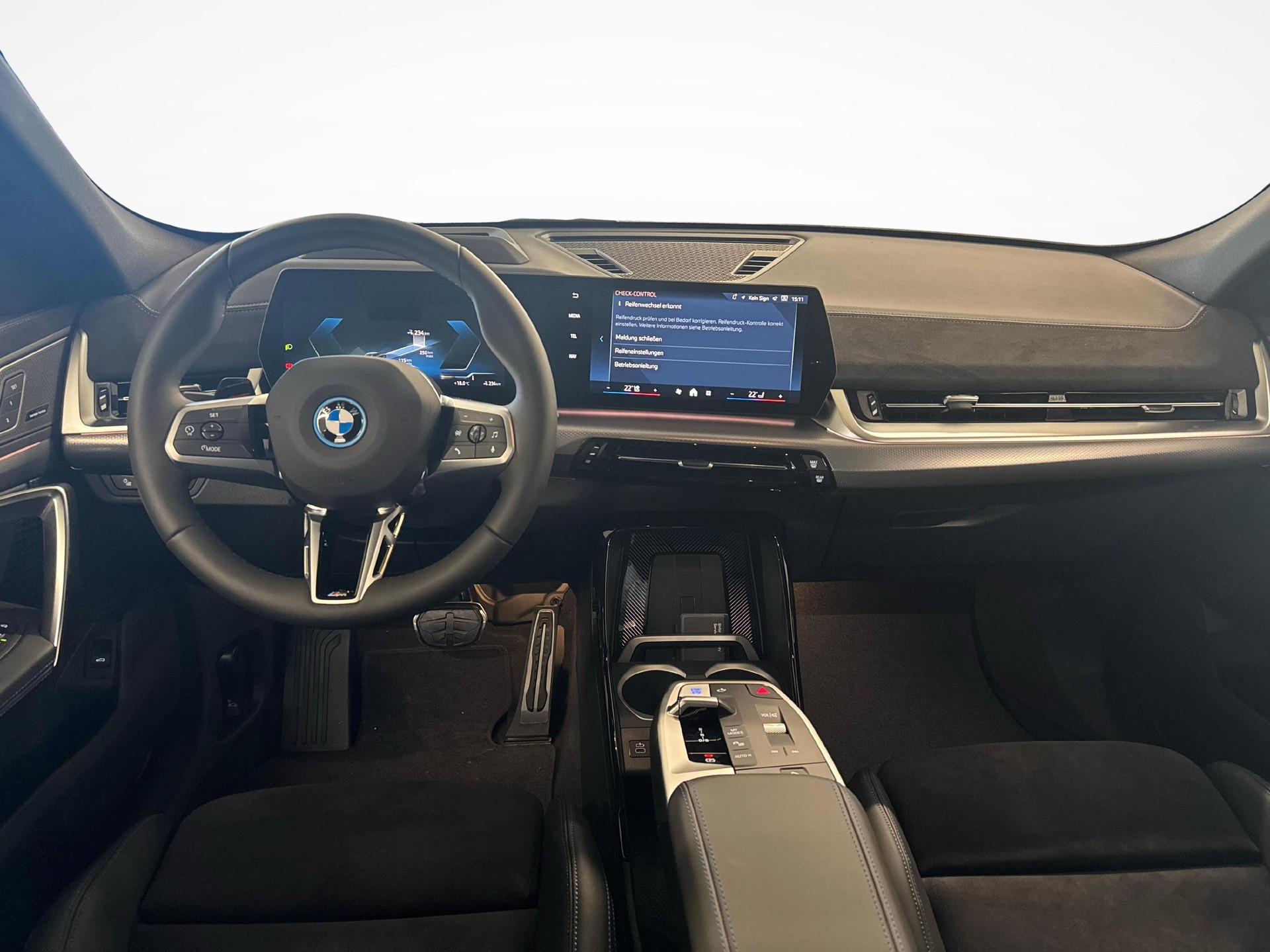 BMW iX2 20 eDrive-image-8