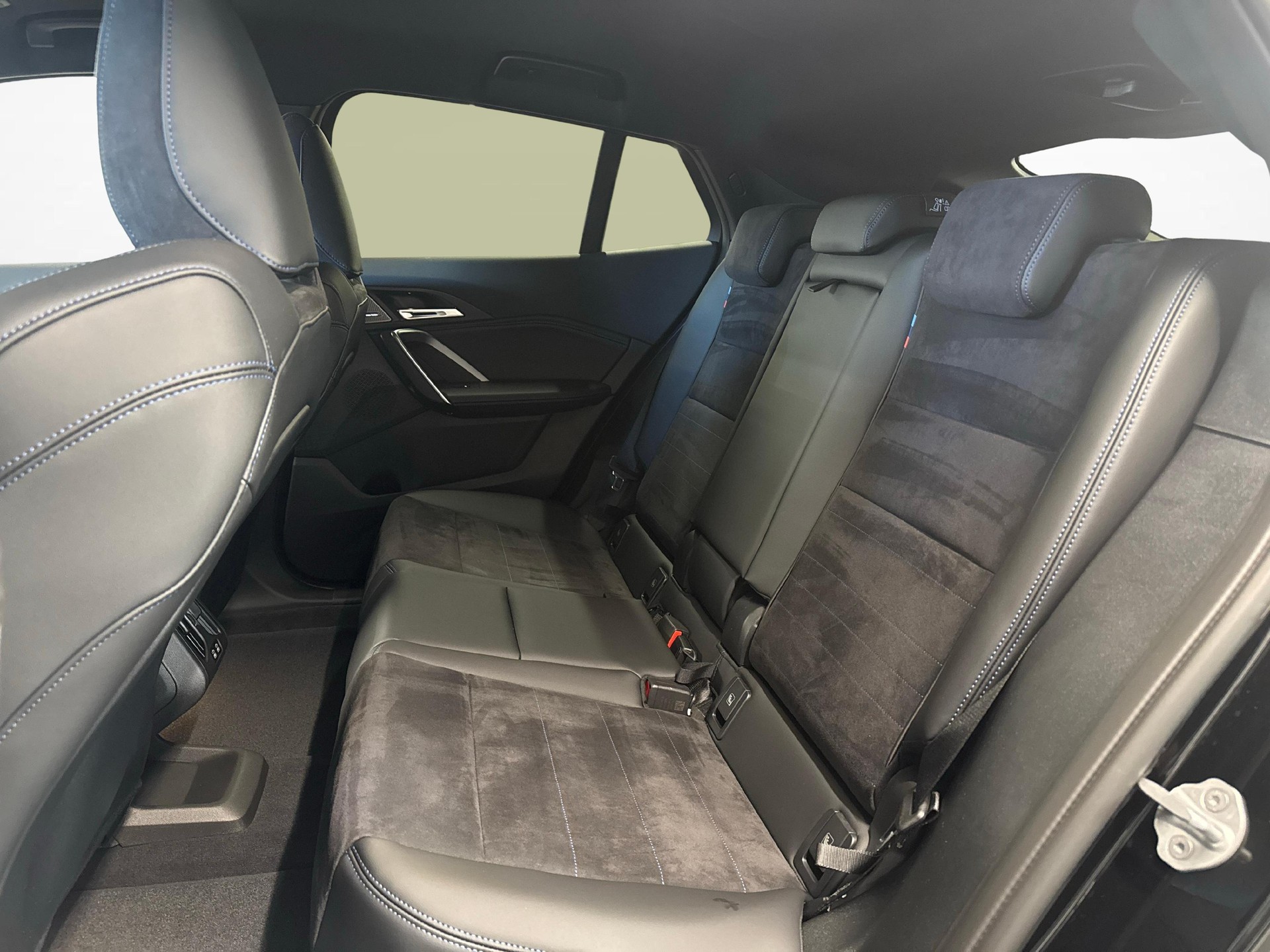 BMW iX2 20 eDrive-image-10