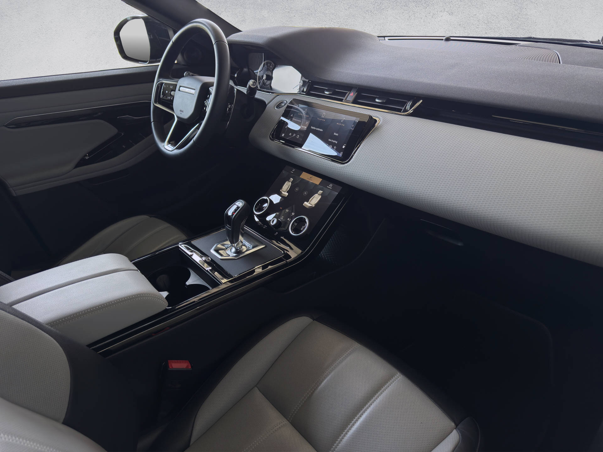 LAND ROVER Range Rover Evoque 1.5 T 300e R-Dynamic S-image-12
