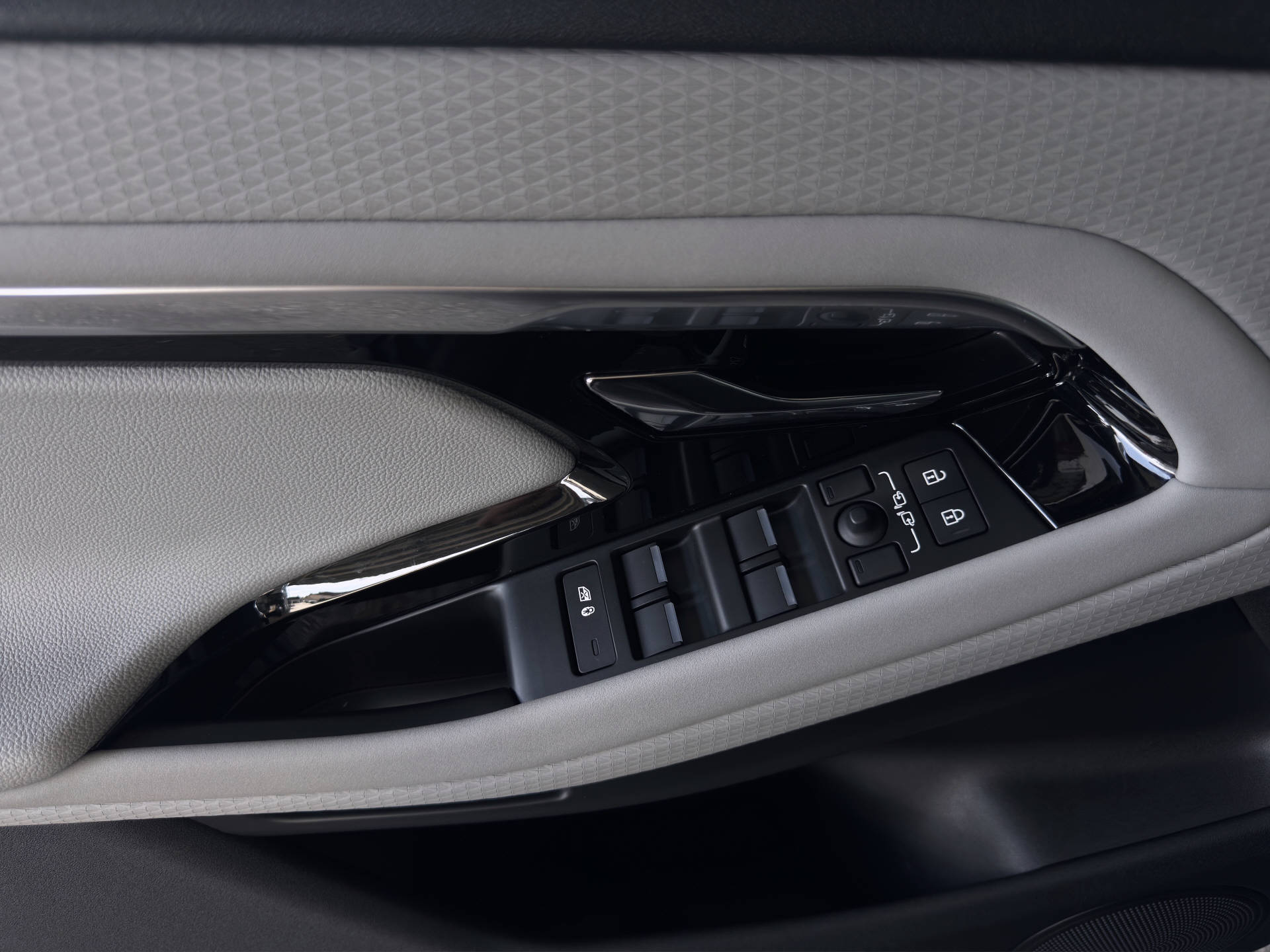 LAND ROVER Range Rover Evoque 1.5 T 300e R-Dynamic S-image-13