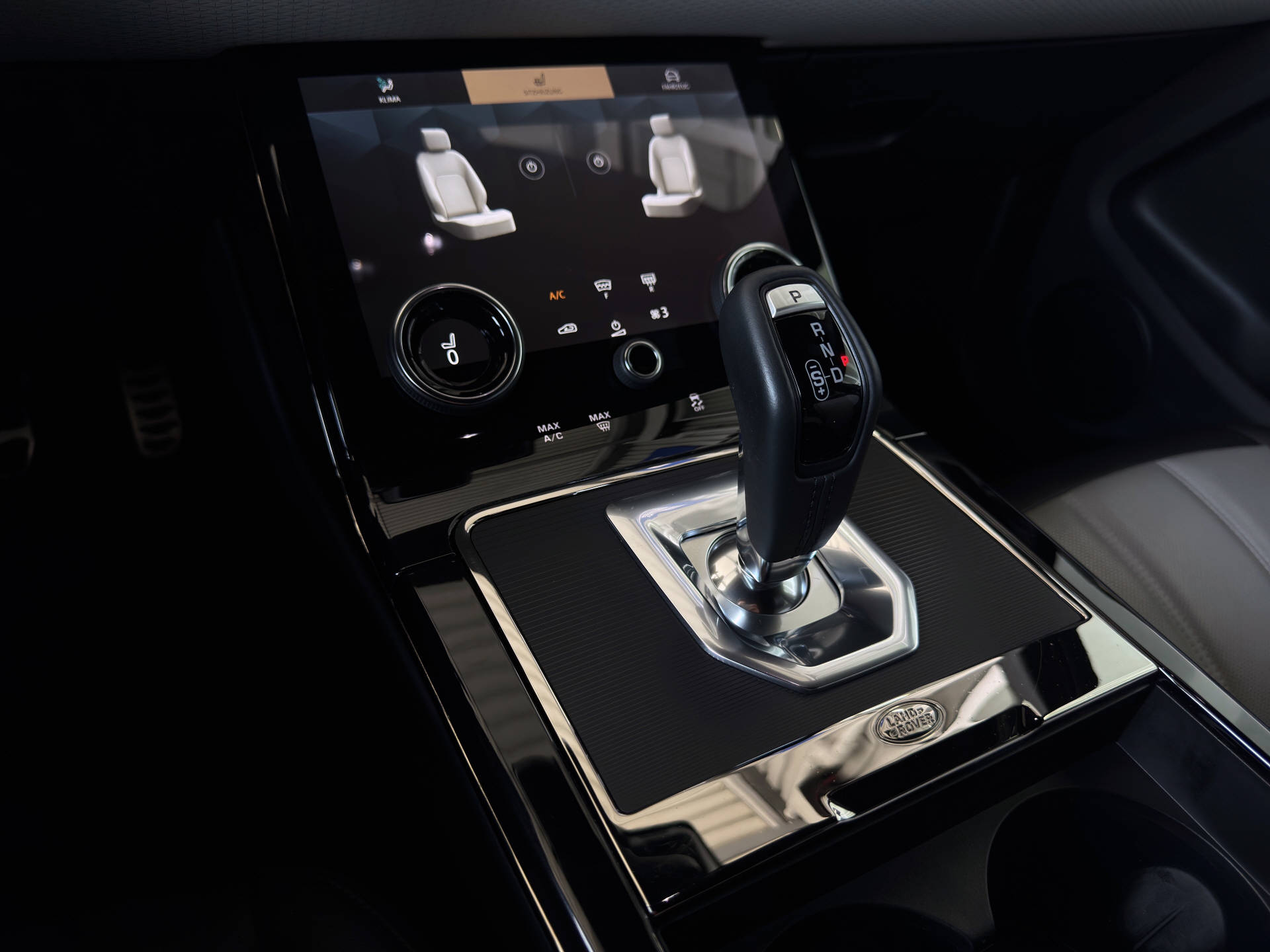 LAND ROVER Range Rover Evoque 1.5 T 300e R-Dynamic S-image-10