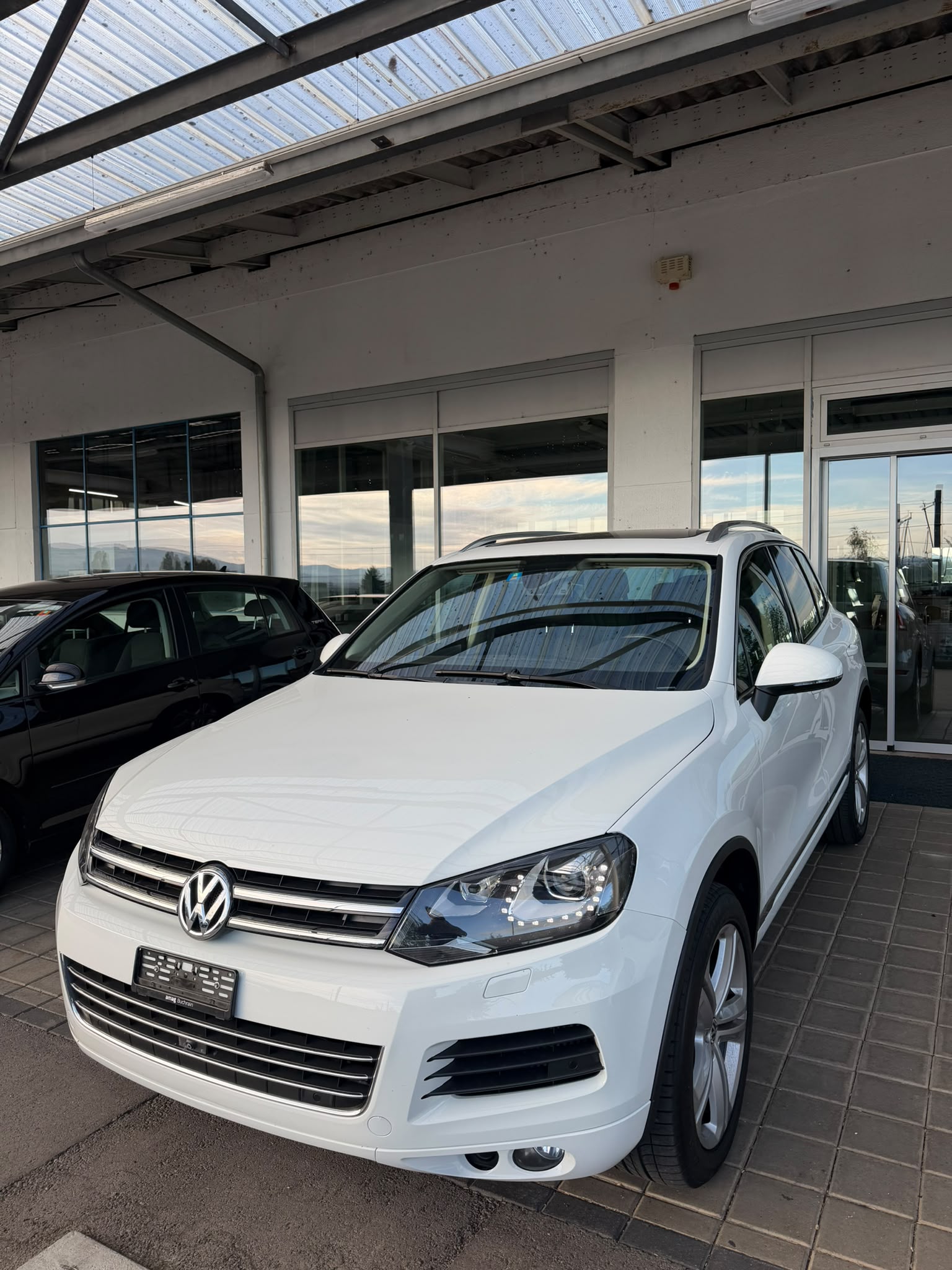 VW Touareg 3.0 TDI BlueMotion Technology Tiptronic-image-2