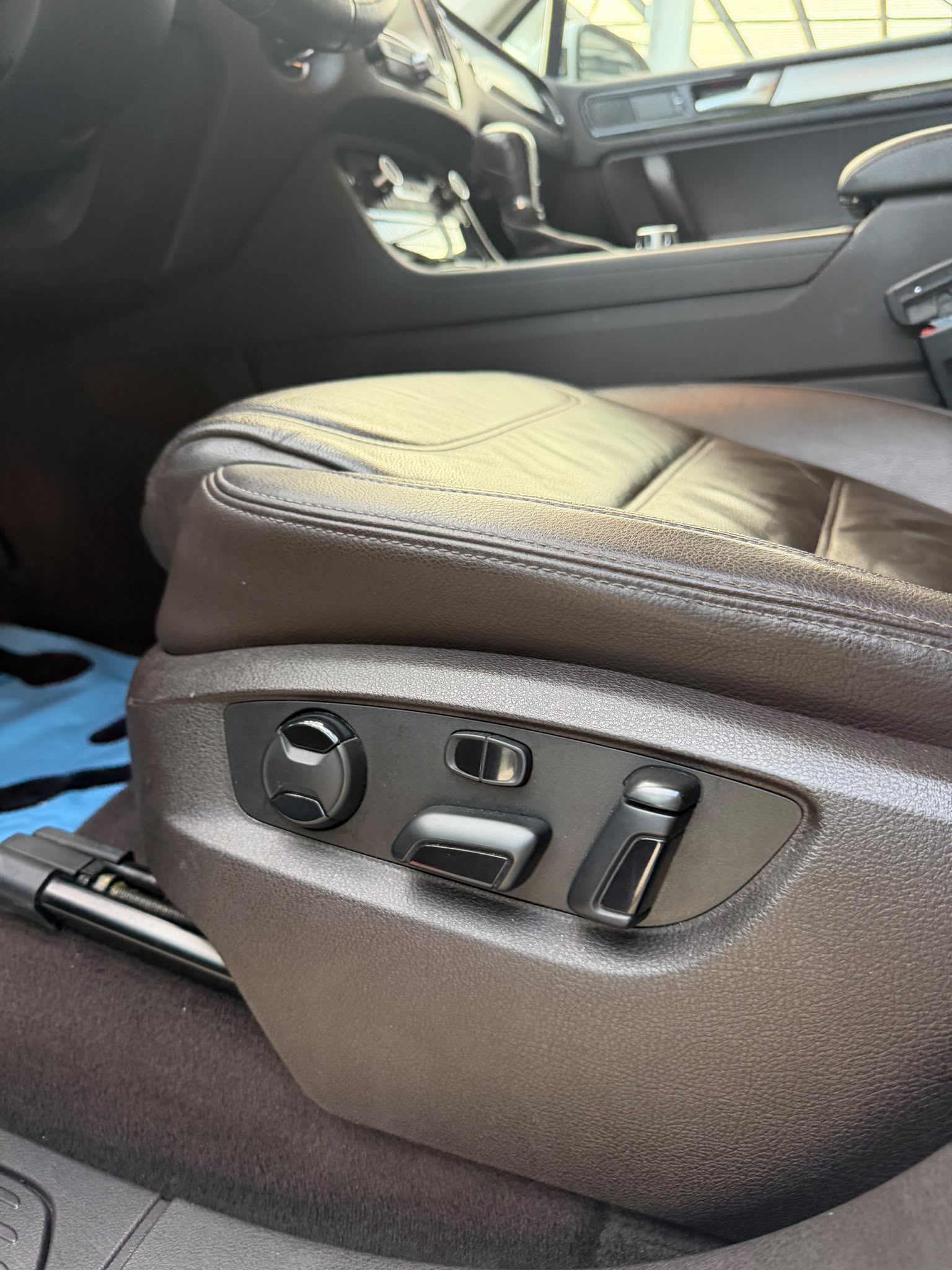 VW Touareg 3.0 TDI BlueMotion Technology Tiptronic-image-11