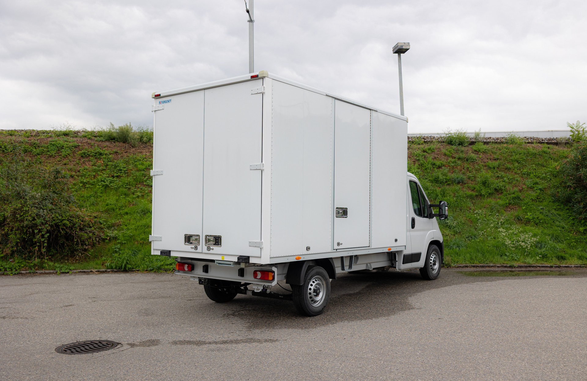 FIAT Ducato 2.2 MJ 140 Heavy Koffer mit flügeltüren-image-6