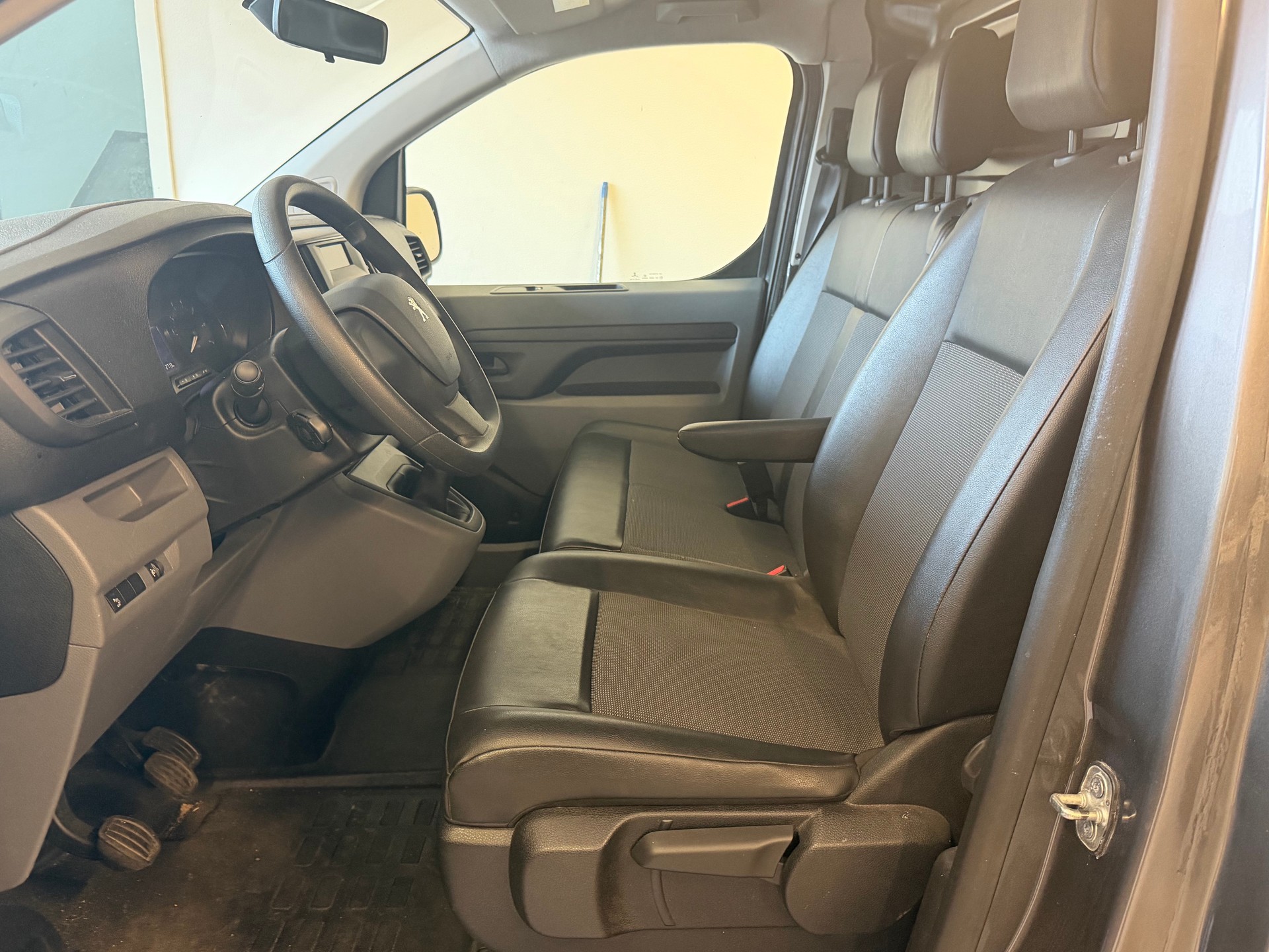 PEUGEOT Expert 2.0 BlueHDi 120 S&S Active Standard-image-6